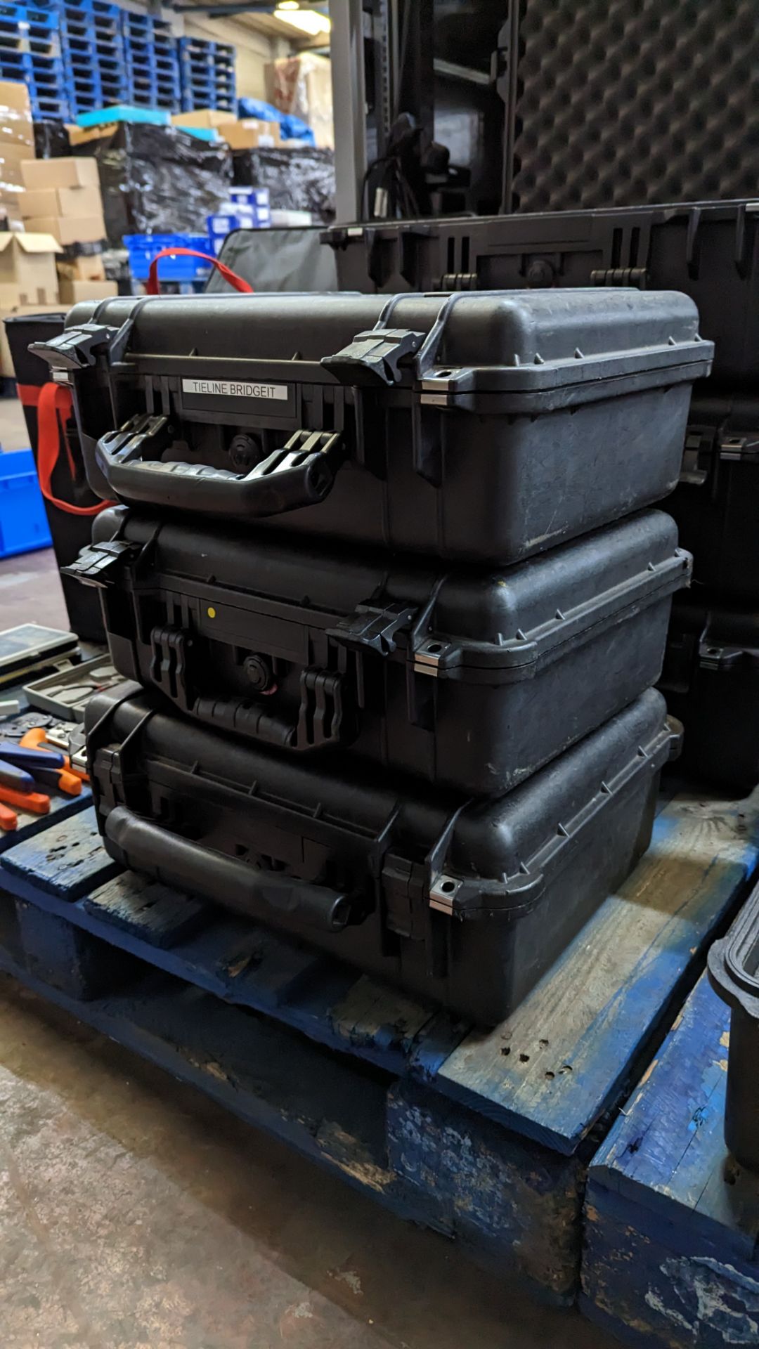 3 off pelican protective cases - each measuring 47cm x 34cm x 17cm - Image 2 of 6