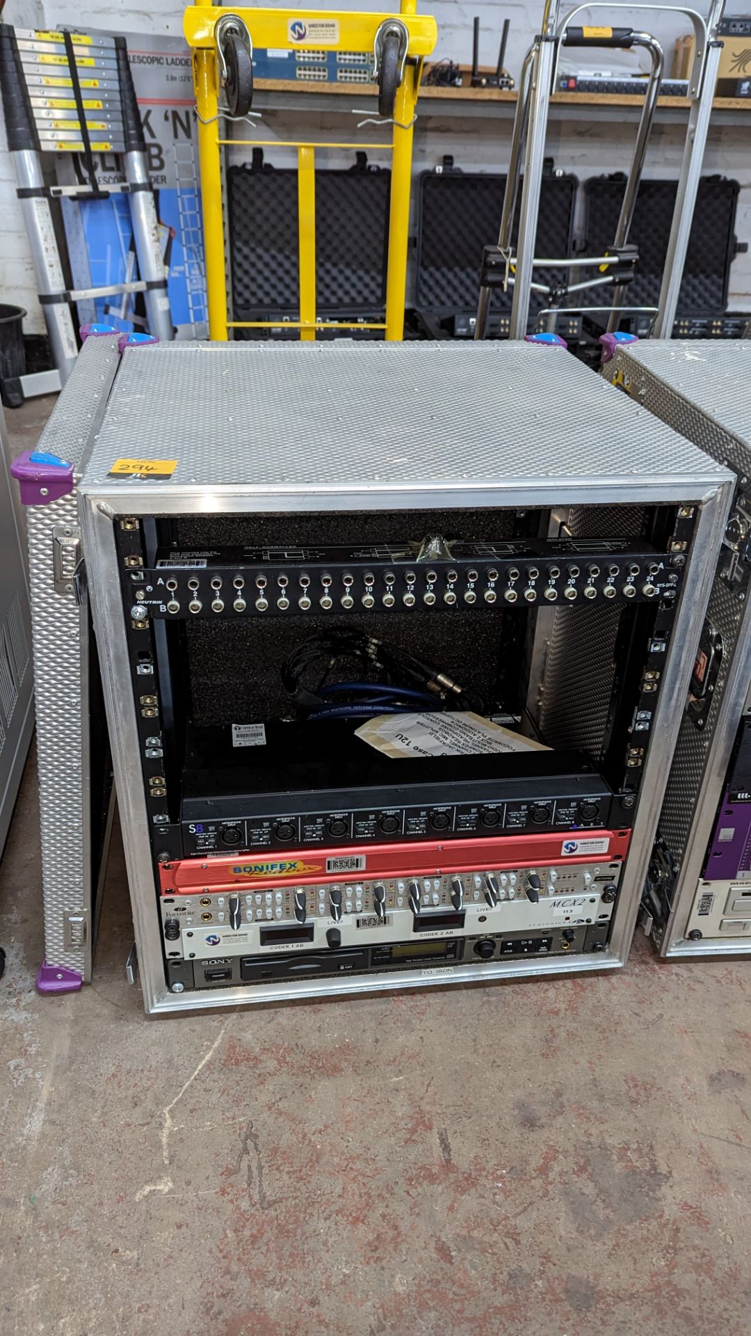 Portable rack and contents comprising flight case with pull-off front and the following components m - Image 2 of 10