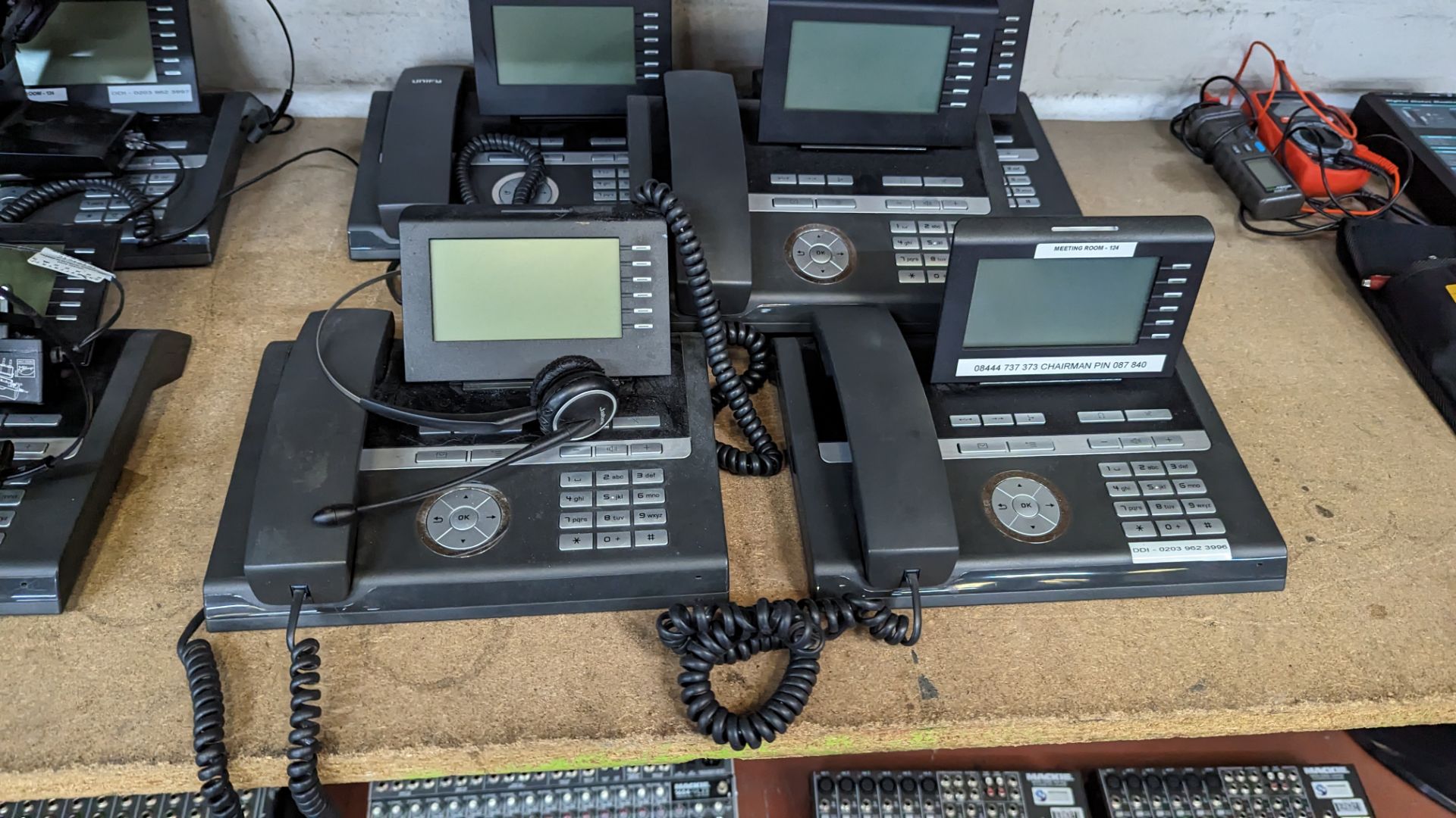 9 off Siemans Openstage 40HFA telephone handsets with digital displays, some of which include a head - Image 5 of 10