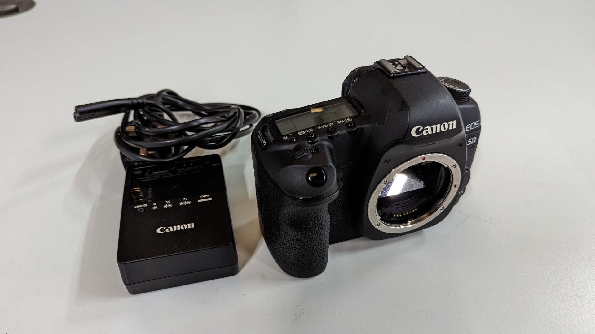 Canon EOS 5D Mark II digital camera plus Canon battery charger. N.B. no lens or battery included wi - Image 11 of 12