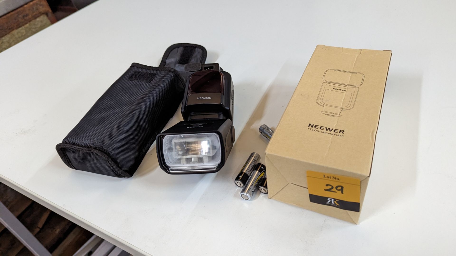 Neewer TTL flash unit model NW-670. This lot includes box, carry case and mounting bracket - Image 13 of 14