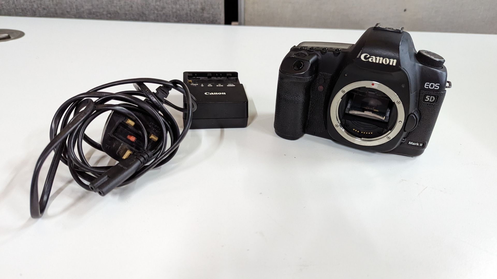 Canon EOS 5D Mark II digital camera plus Canon battery charger. N.B. no lens or battery included wi - Image 4 of 11