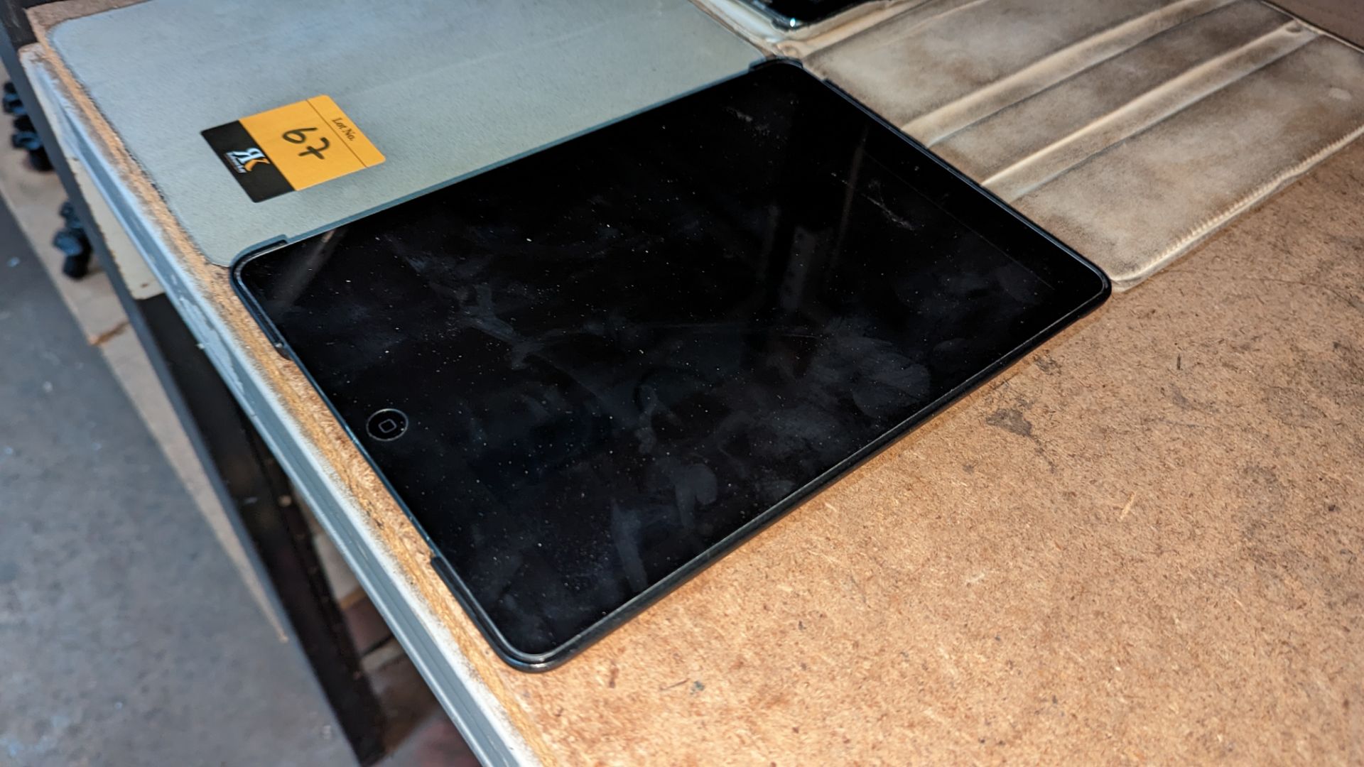 2 off Apple ipads Airs (1stGEN), model A1474, each with their own case. N.B. no ancillaries. Locke - Image 5 of 7