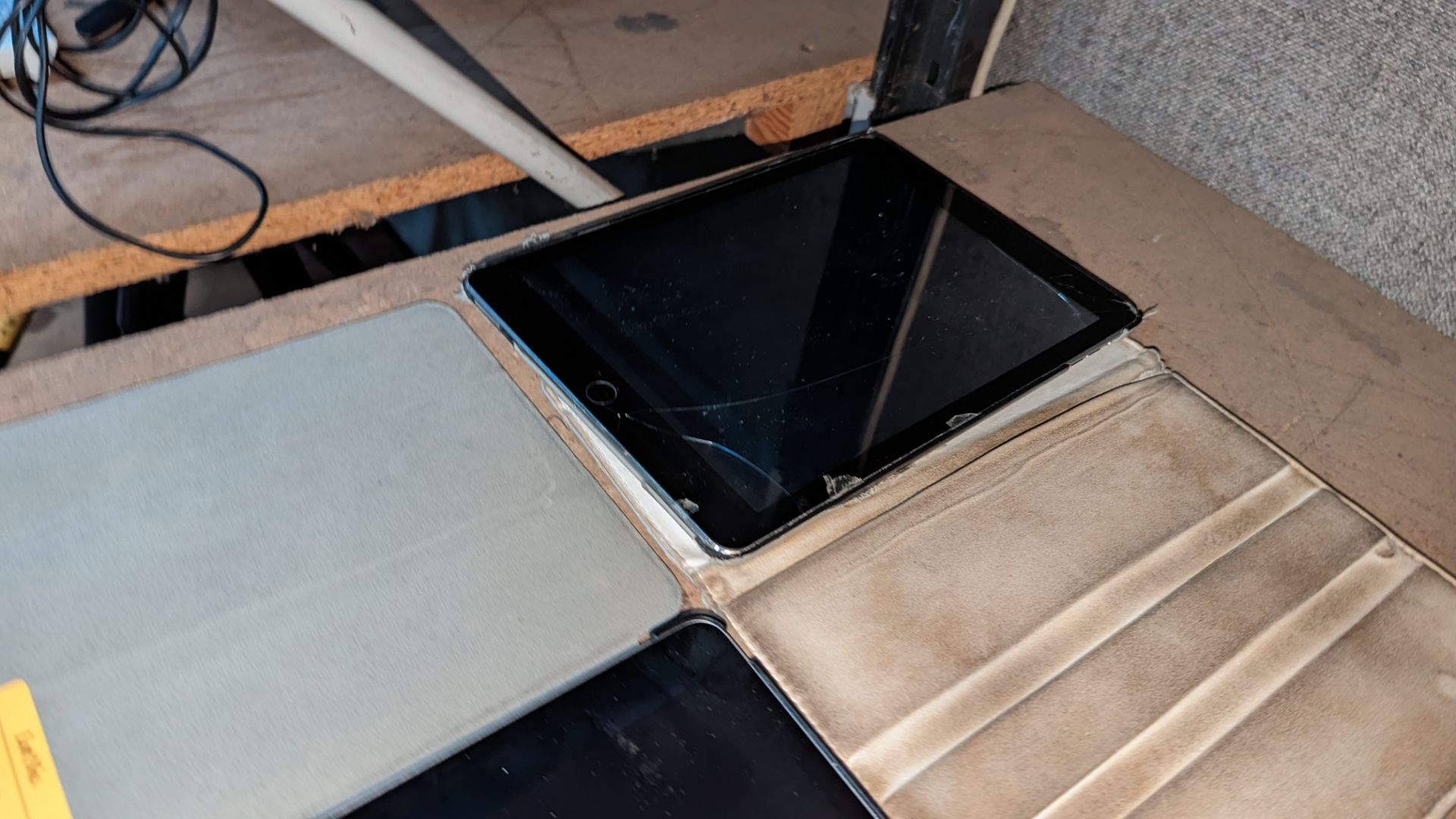 2 off Apple ipads Airs (1stGEN), model A1474, each with their own case. N.B. no ancillaries. Locke - Image 6 of 7