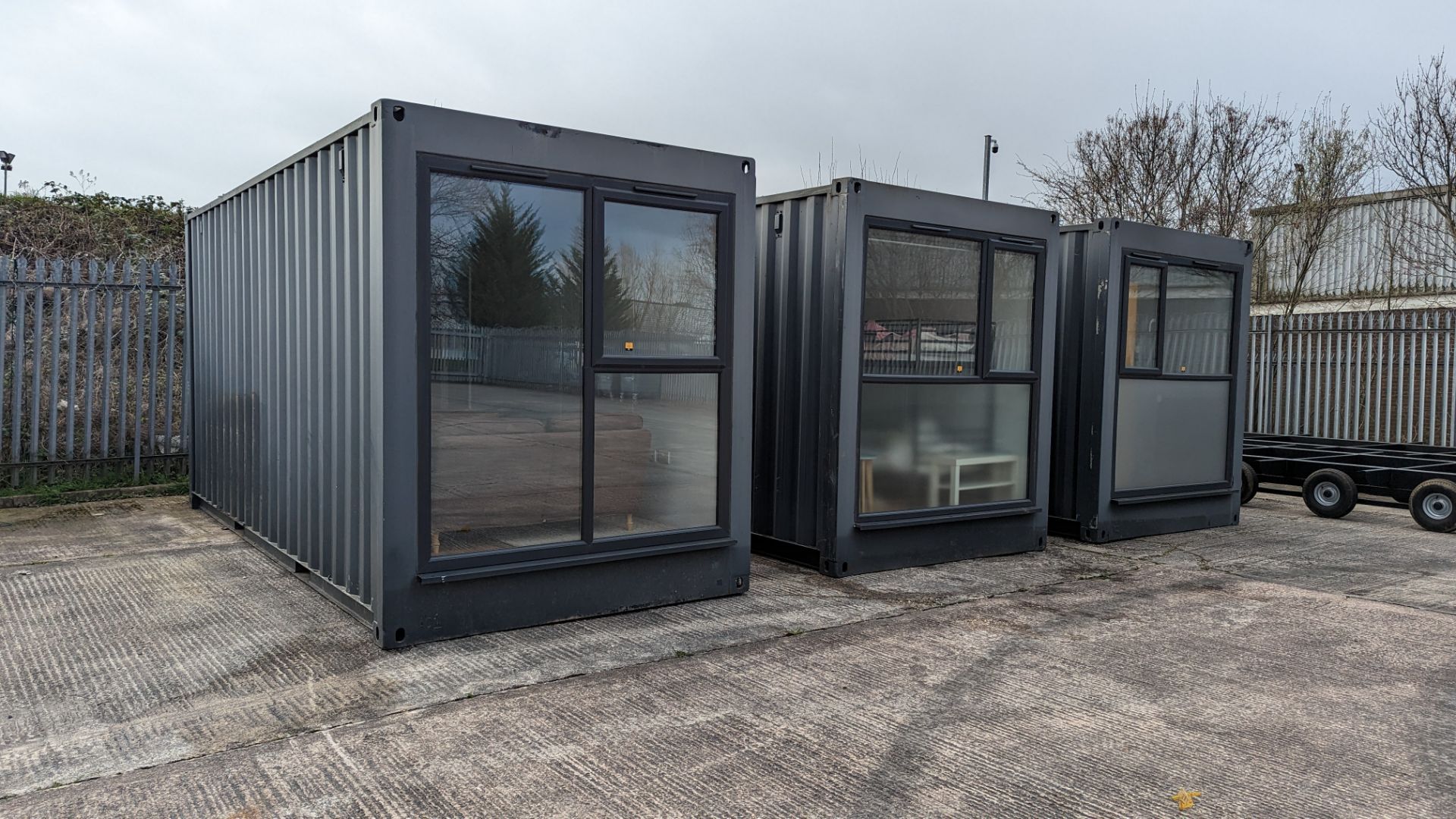 Container based show home. This lot comprises 3 off 20ft containers, which connect together - Image 4 of 40