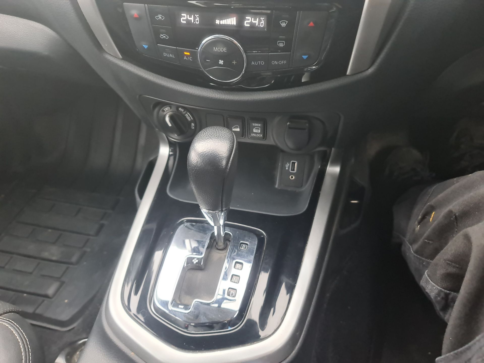 2021 Nissan Navara Tekna DCI pick-up, 7 speed auto gearbox, brand new engine - Image 62 of 92