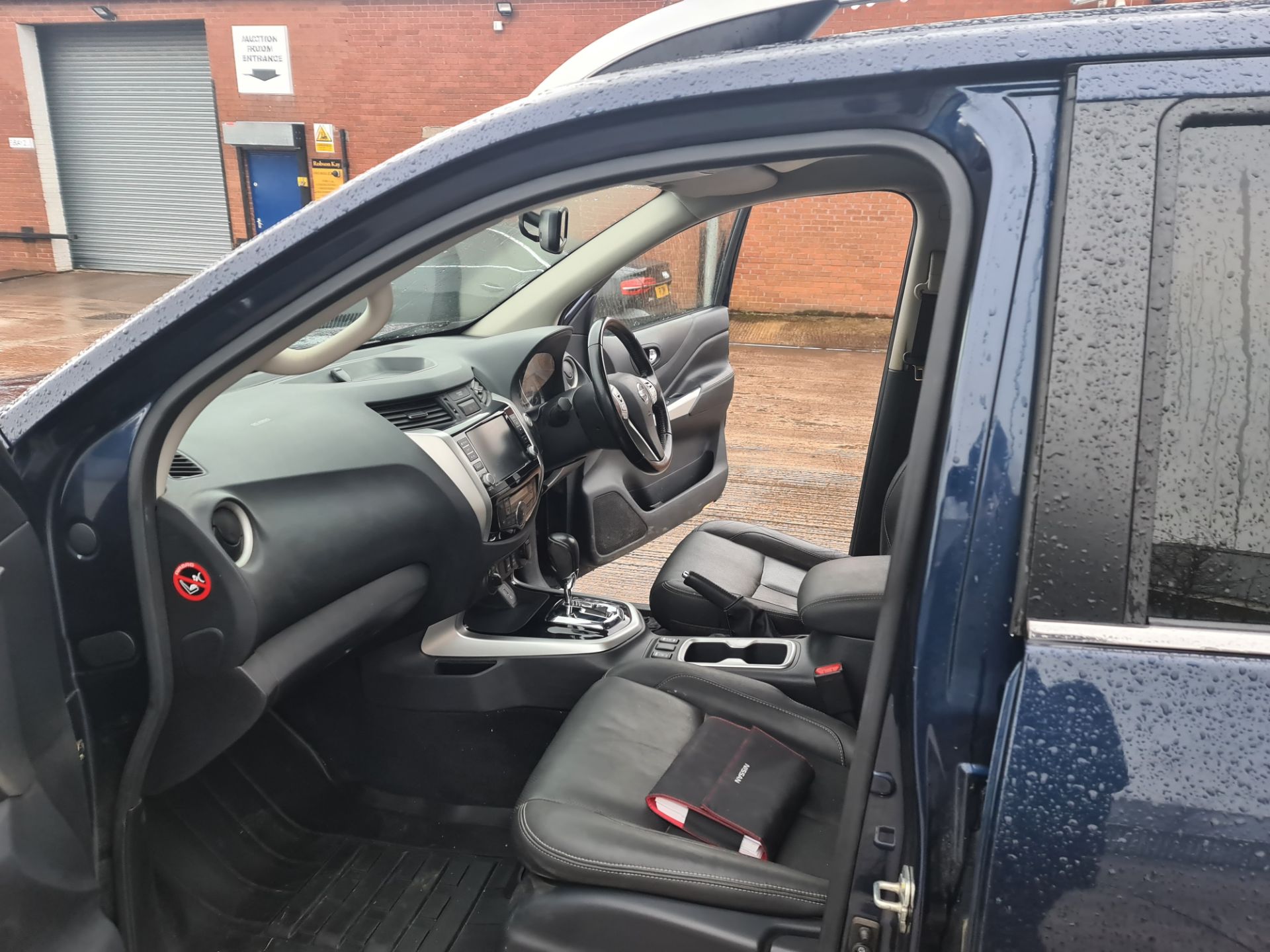 2021 Nissan Navara Tekna DCI pick-up, 7 speed auto gearbox, brand new engine - Image 47 of 92