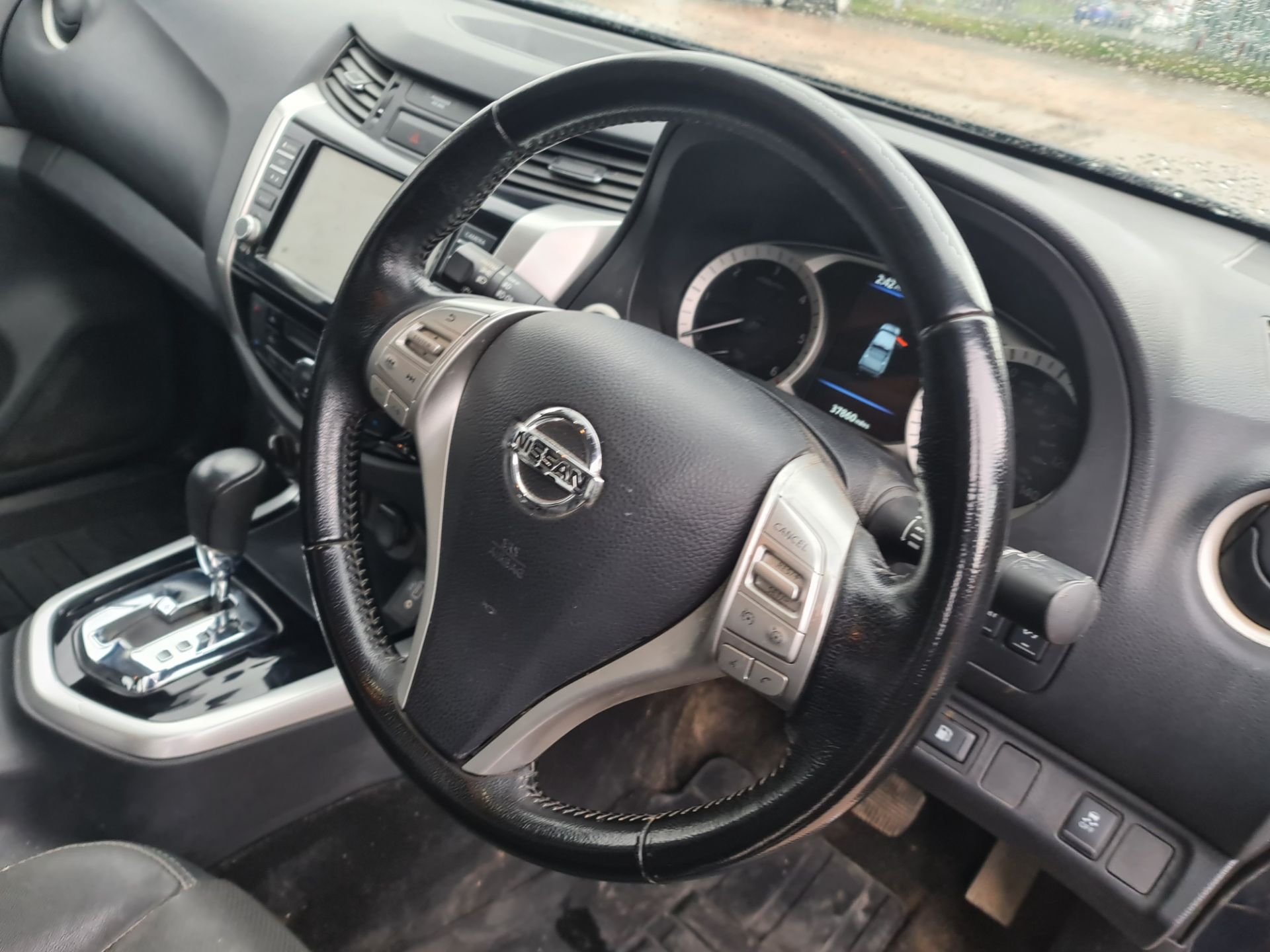 2021 Nissan Navara Tekna DCI pick-up, 7 speed auto gearbox, brand new engine - Image 23 of 92