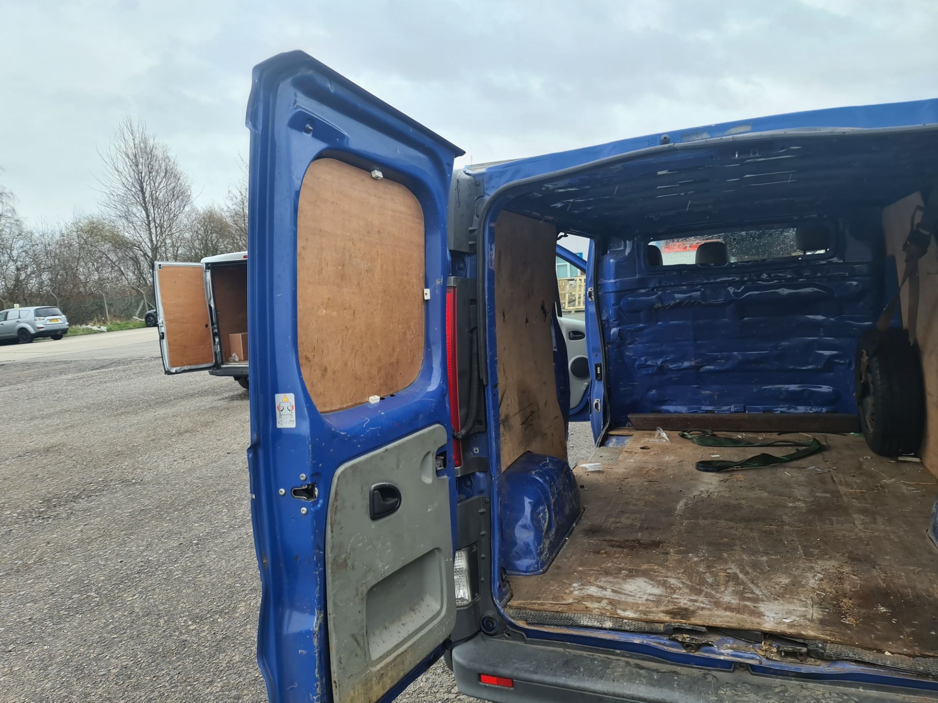 2009 Renault Trafic LL29 DCi 115 panel van, Registration BV09 EBF . 6 speed manual gearbox, 1995cc - Image 10 of 53