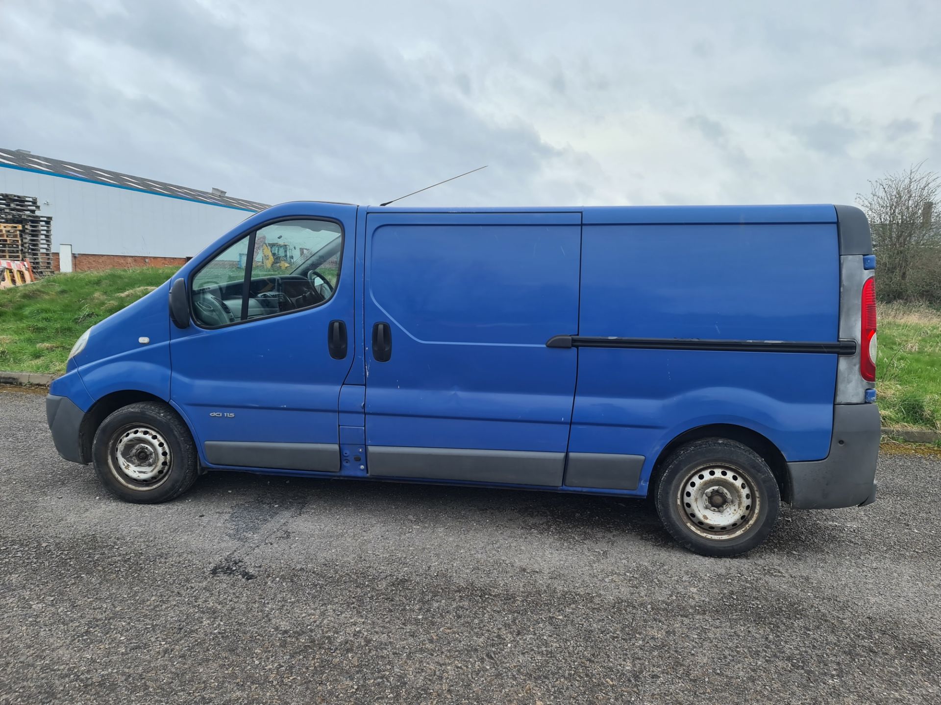 2009 Renault Trafic LL29 DCi 115 panel van, Registration BV09 EBF . 6 speed manual gearbox, 1995cc - Image 6 of 53