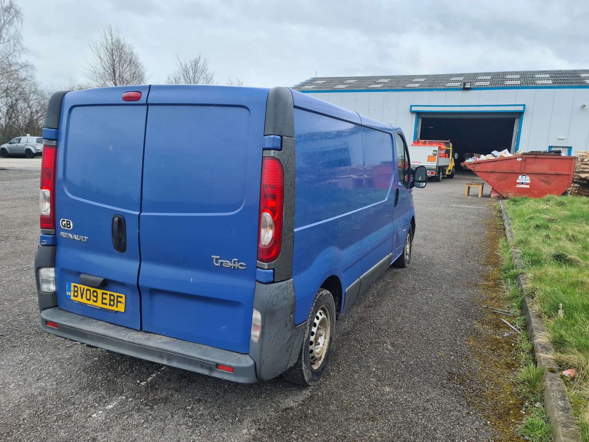 2009 Renault Trafic LL29 DCi 115 panel van, Registration BV09 EBF . 6 speed manual gearbox, 1995cc - Image 3 of 53