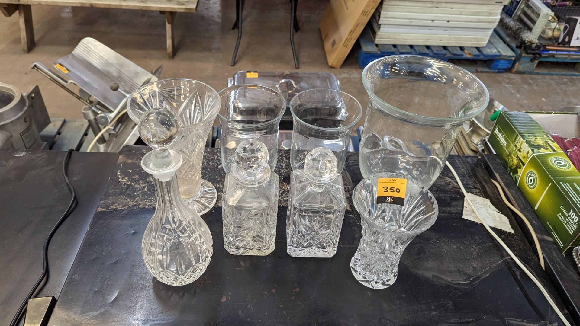 Mixed glass ornamental lot comprising 5 vases and 3 decanters each with their own stopper - Image 11 of 11