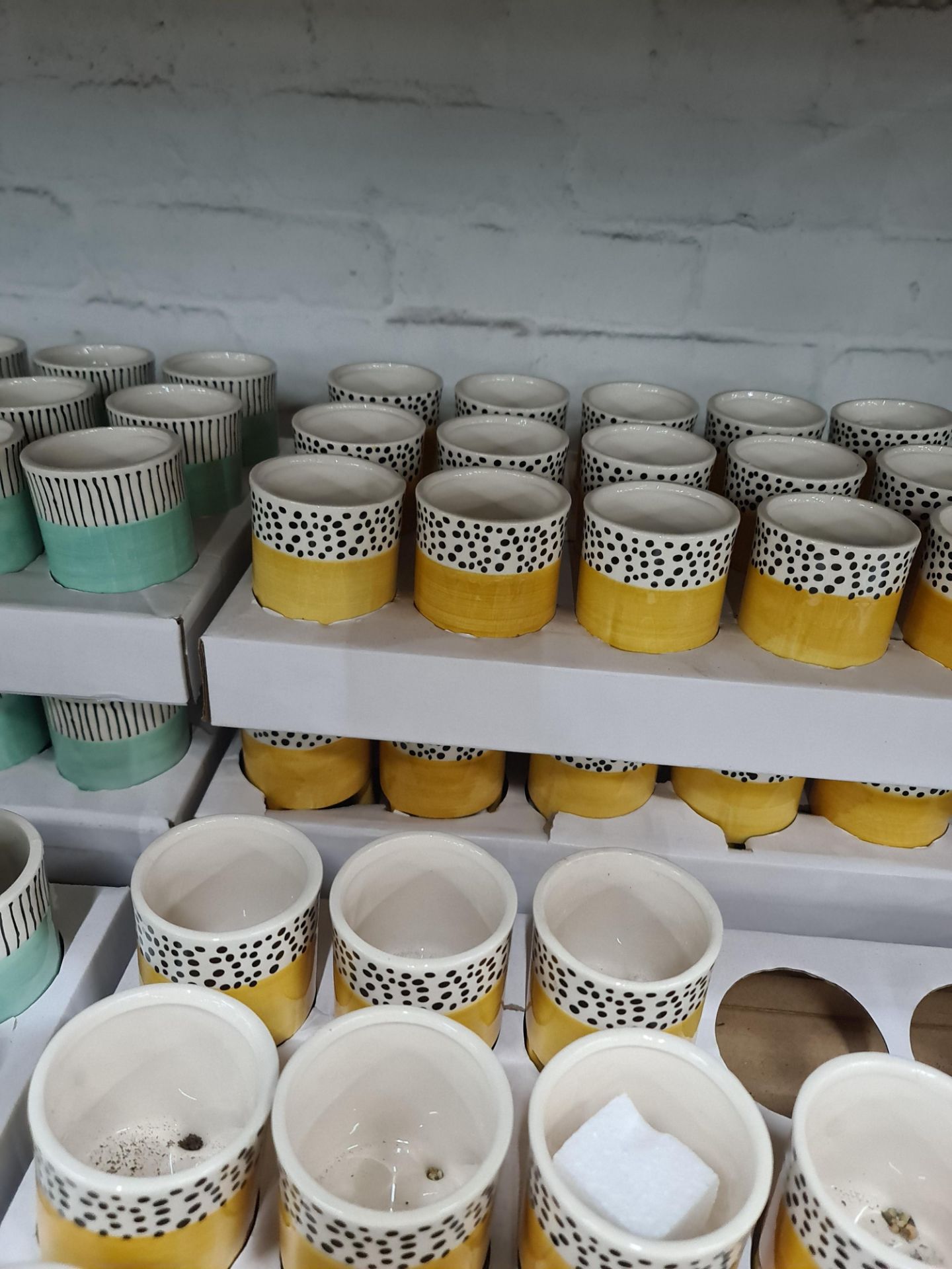 3 trays of Kobe yellow patterned pots each standing on 3 legs, approximately 43 pots in total - Image 5 of 5