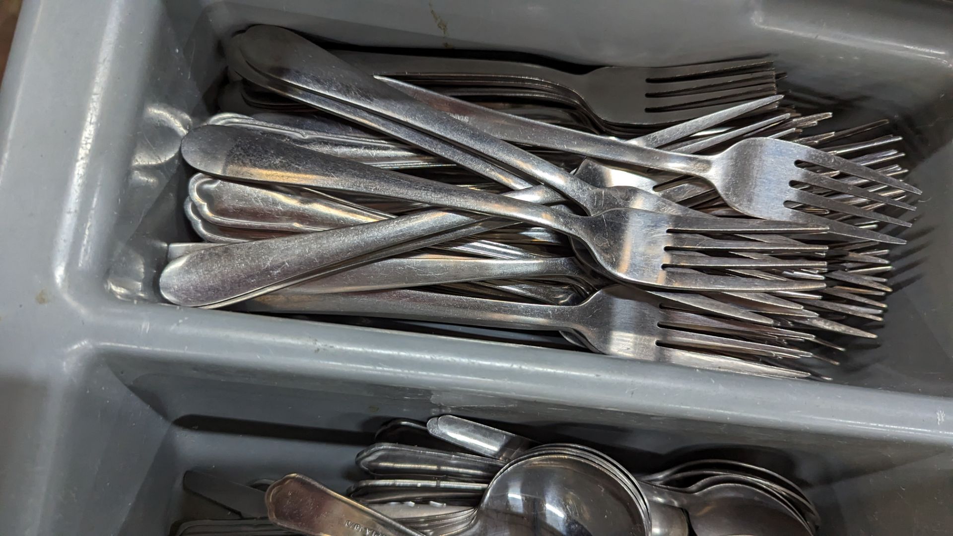 Large quantity of crockery, comprising 4 section dispenser and its contents - Image 6 of 6