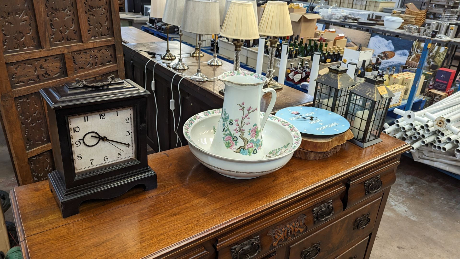 Quantity of decorative items comprising large table/mantle clock, large bowl with matching jug, smal - Image 7 of 7