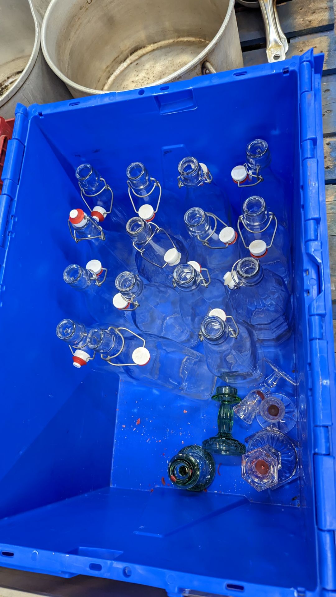 The contents of a pallet comprising glass bottles, glass salt & pepper shakers, glass vinegar bottle - Image 2 of 10