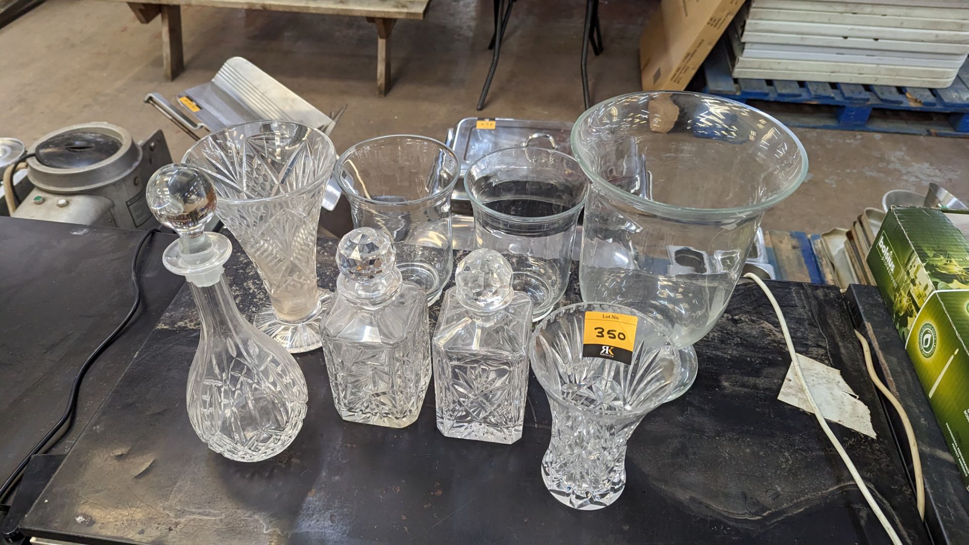 Mixed glass ornamental lot comprising 5 vases and 3 decanters each with their own stopper - Image 3 of 11