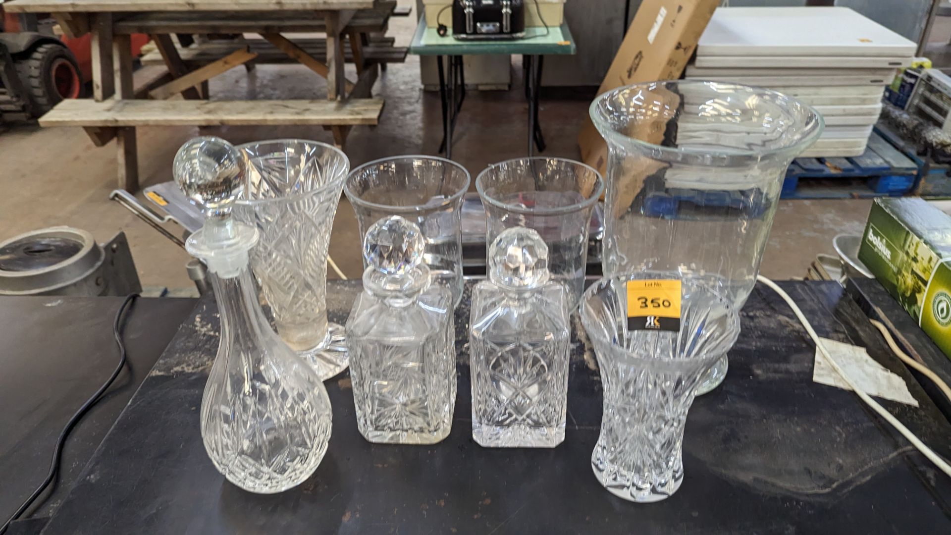 Mixed glass ornamental lot comprising 5 vases and 3 decanters each with their own stopper - Image 4 of 11