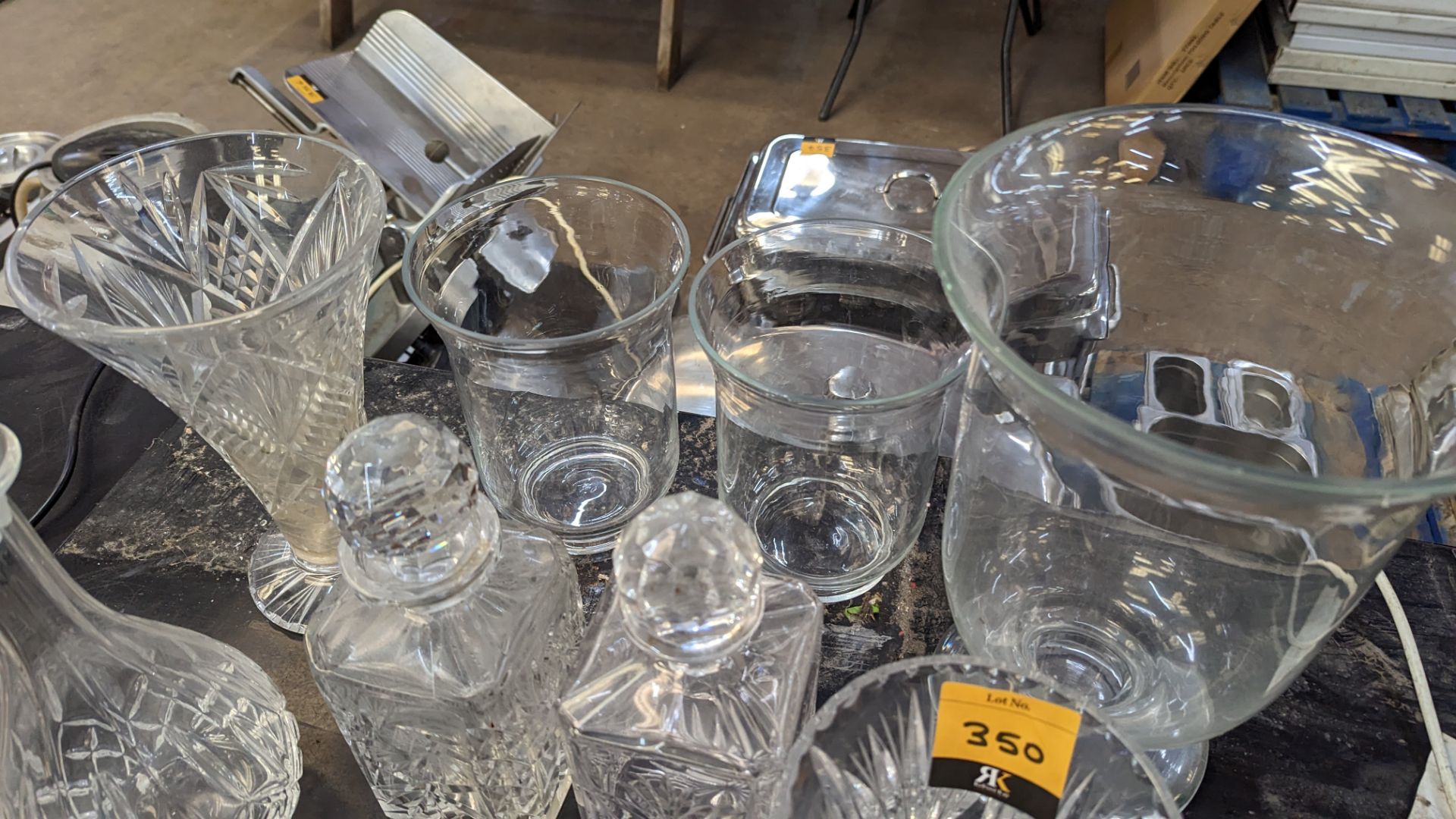 Mixed glass ornamental lot comprising 5 vases and 3 decanters each with their own stopper - Image 9 of 11