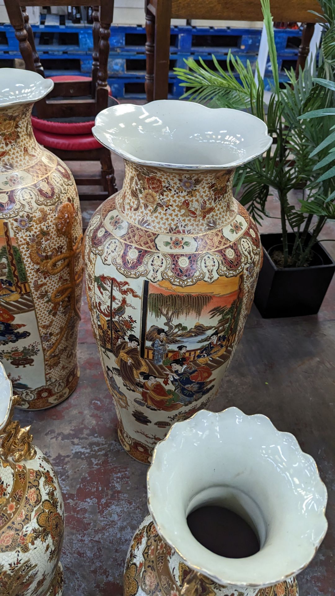 4 off tall oriental style vases, comprising one pair measuring approx 81cm x 38cm and one pair measu - Image 5 of 9
