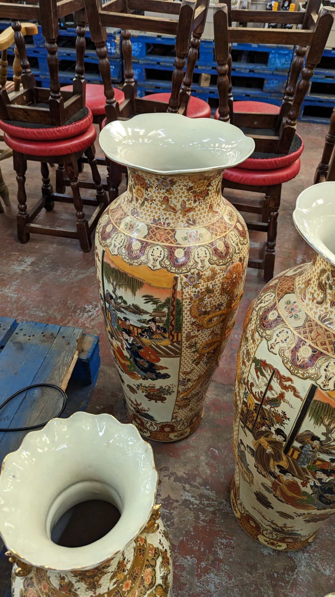 4 off tall oriental style vases, comprising one pair measuring approx 81cm x 38cm and one pair measu - Image 6 of 9