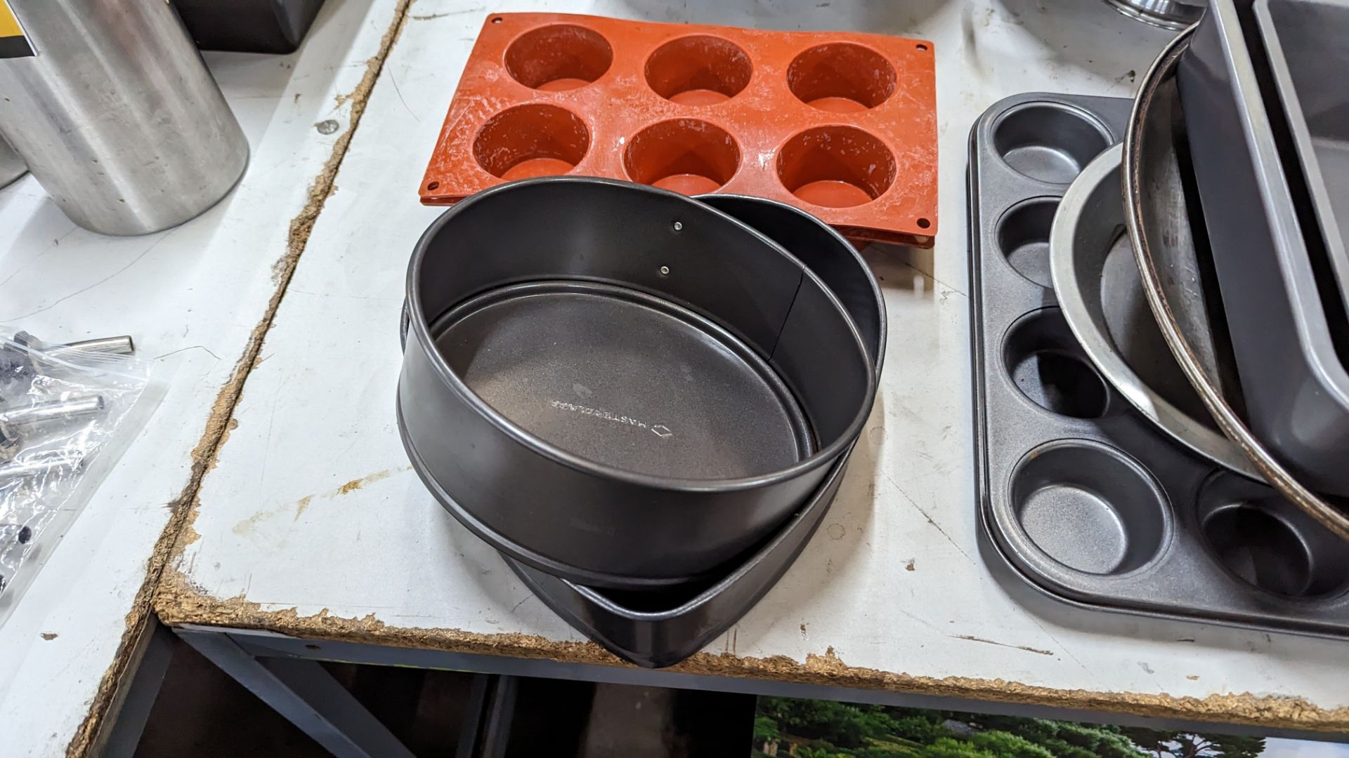 Quantity of trays, bowls and other kitchen related items - the contents of a table including trays, - Image 6 of 11