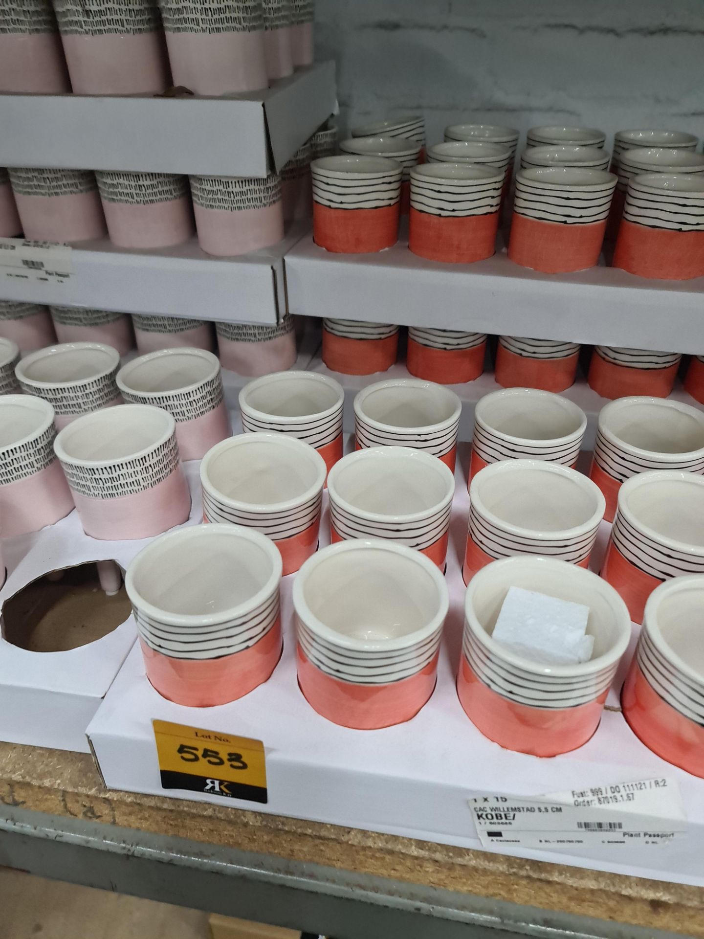 3 trays of peach Kobe 5.5cm patterned pots each standing on 3 legs, approximately 45 pots in total - Image 2 of 5