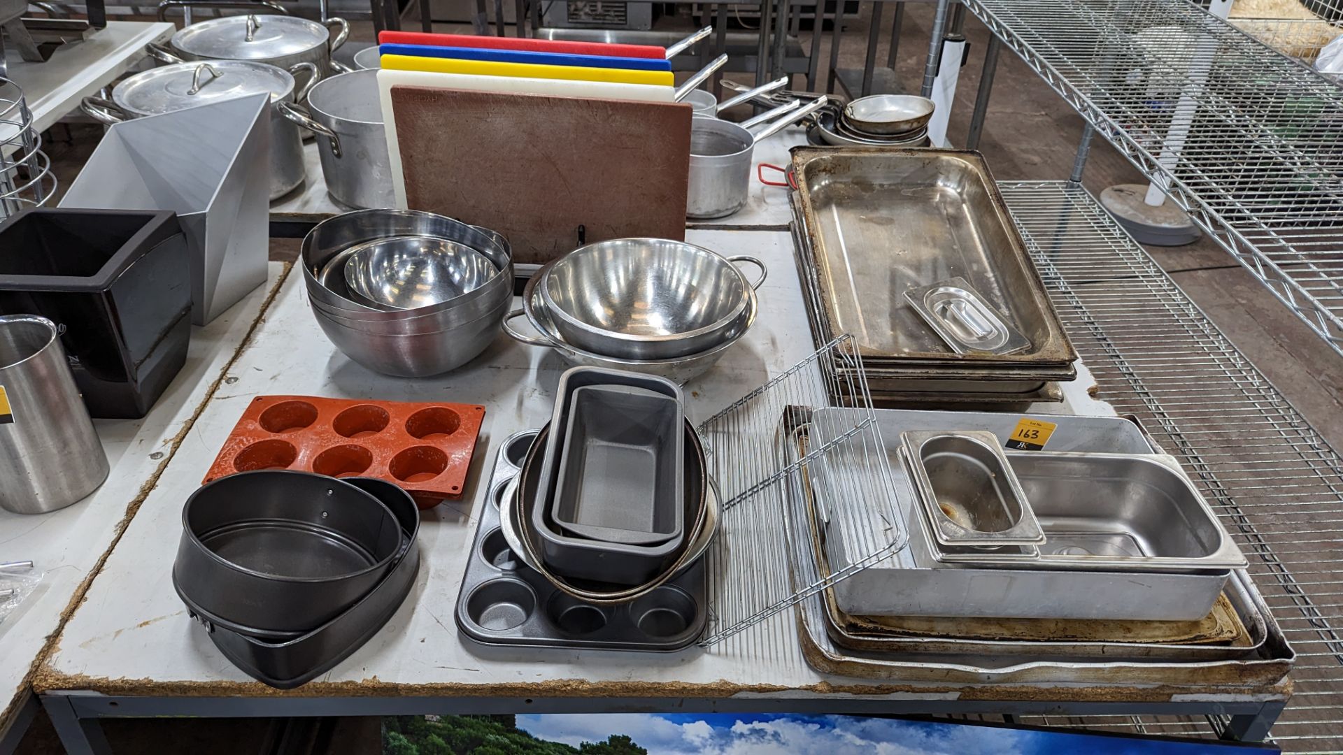 Quantity of trays, bowls and other kitchen related items - the contents of a table including trays, - Image 2 of 11