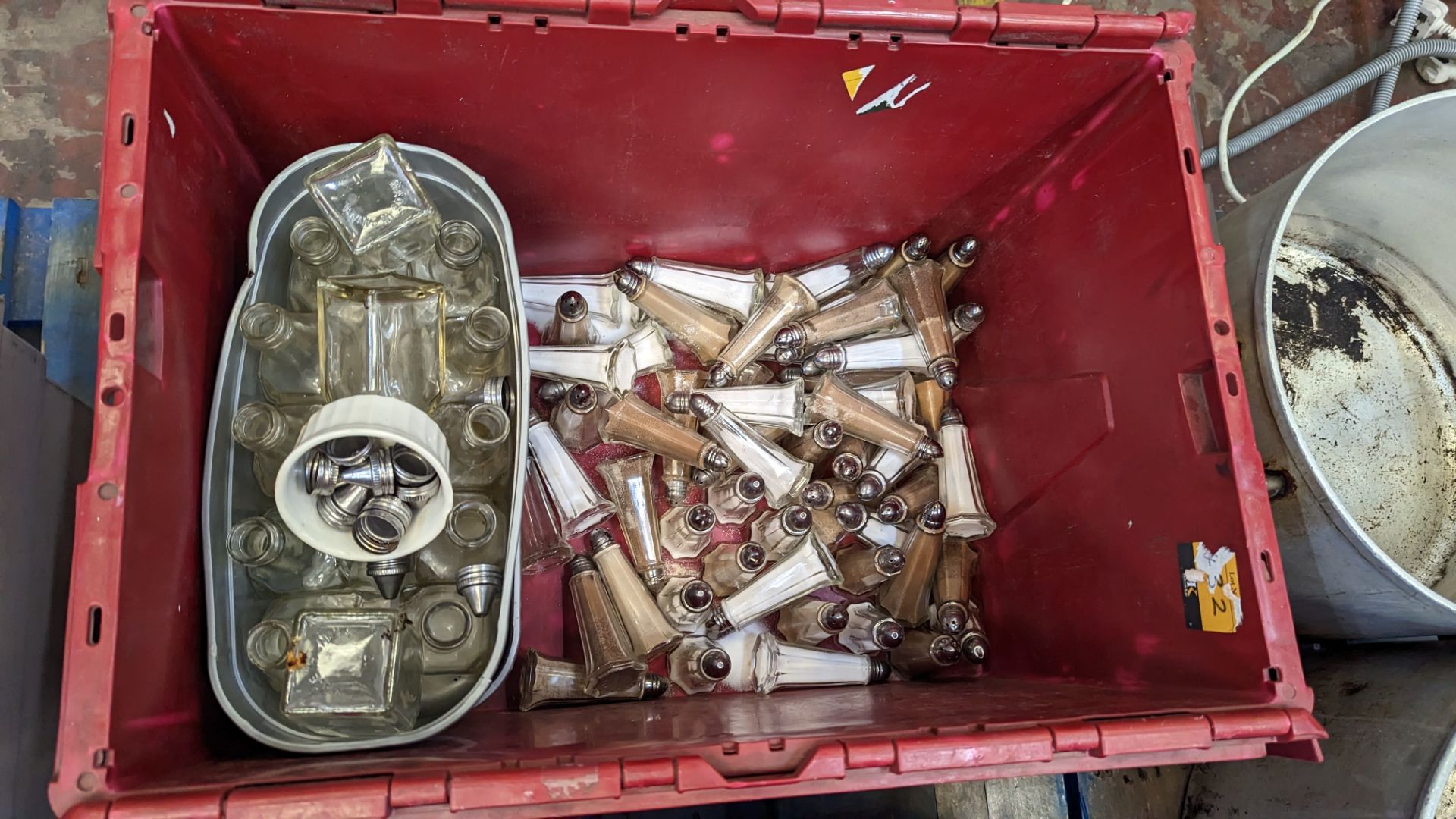 The contents of a pallet comprising glass bottles, glass salt & pepper shakers, glass vinegar bottle - Image 4 of 10