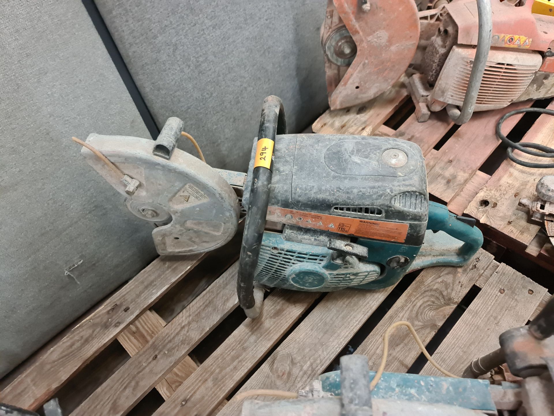 Makita petrol saw, model DPC 6430