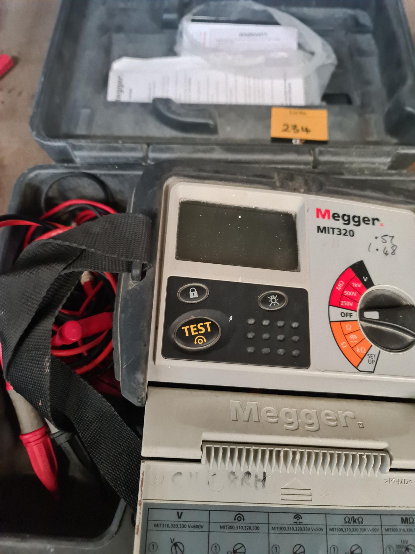 Megger insulation tester, model MIT320. This lot includes case and ancillaries - Bild 4 aus 6