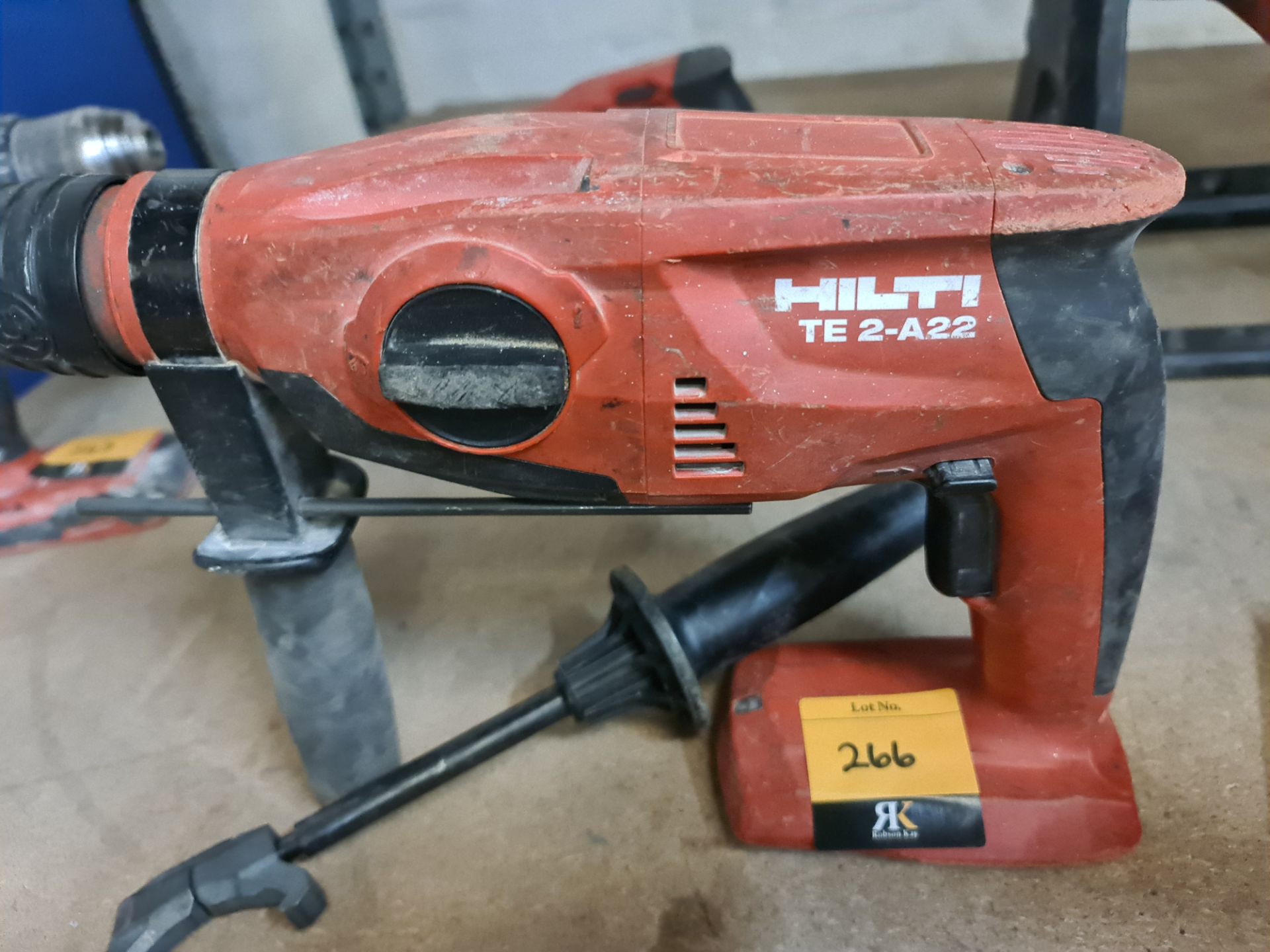 Hilti cordless SDS rotary hammer drill, model DC-SE20- no battery - Image 4 of 6