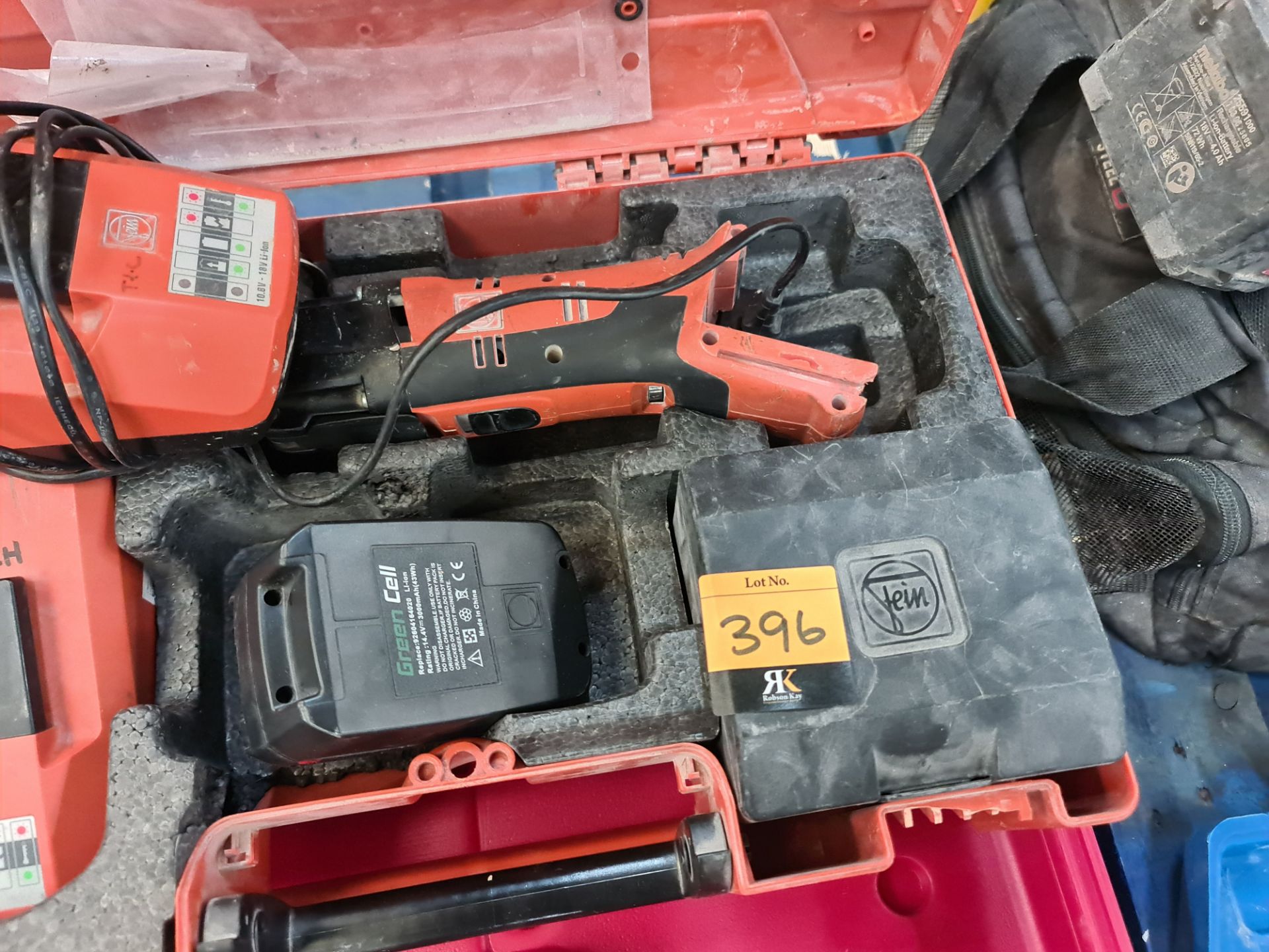 Fein cordless multi tool in case including 2 off chargers, 1 off battery and quantity of consumables - Image 2 of 5