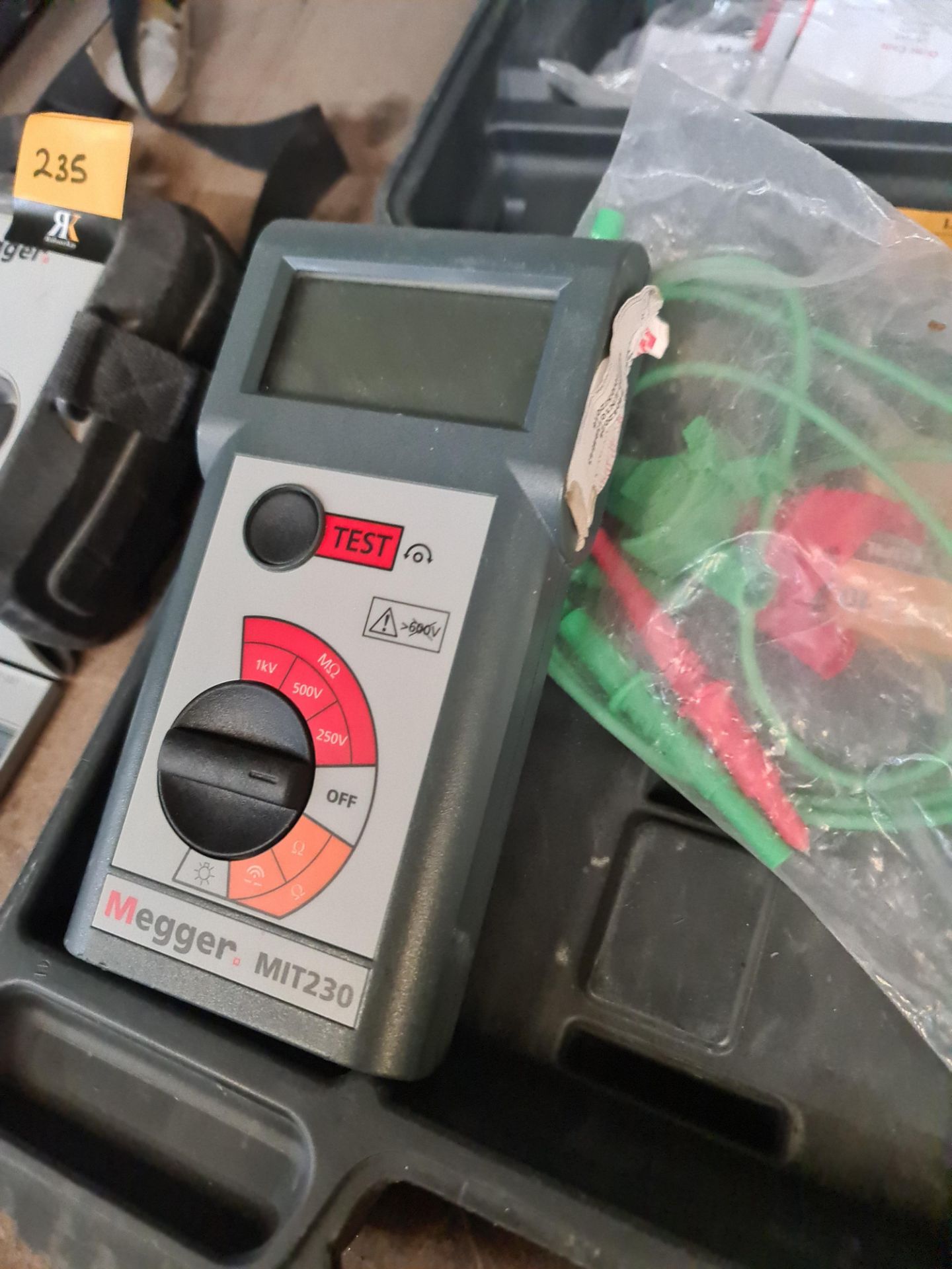 Megger insulation tester, model MIT230. This lot includes case and ancillaries - Bild 5 aus 5