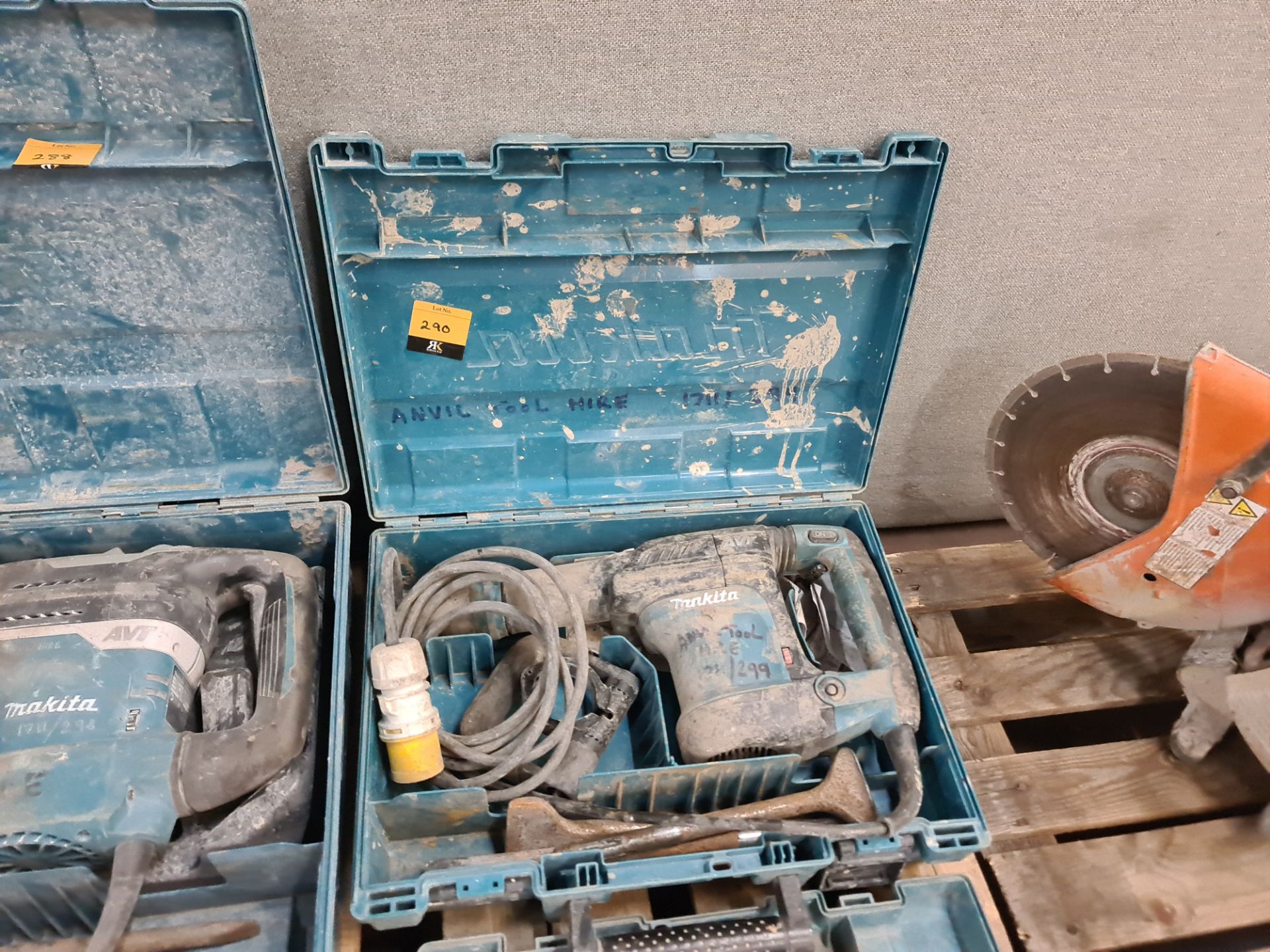 Makita 110v heavy duty drill, model HM0871C, including case