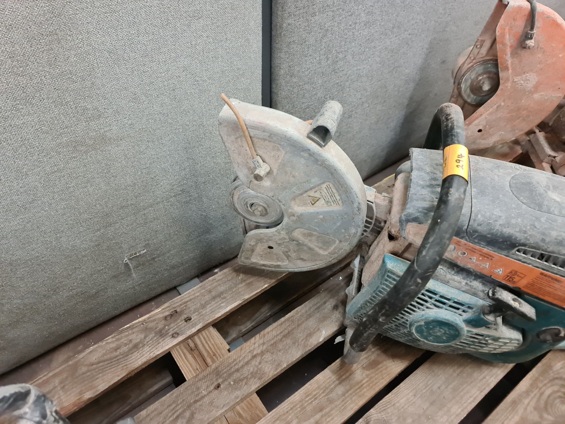 Makita petrol saw, model DPC 6430 - Image 3 of 6