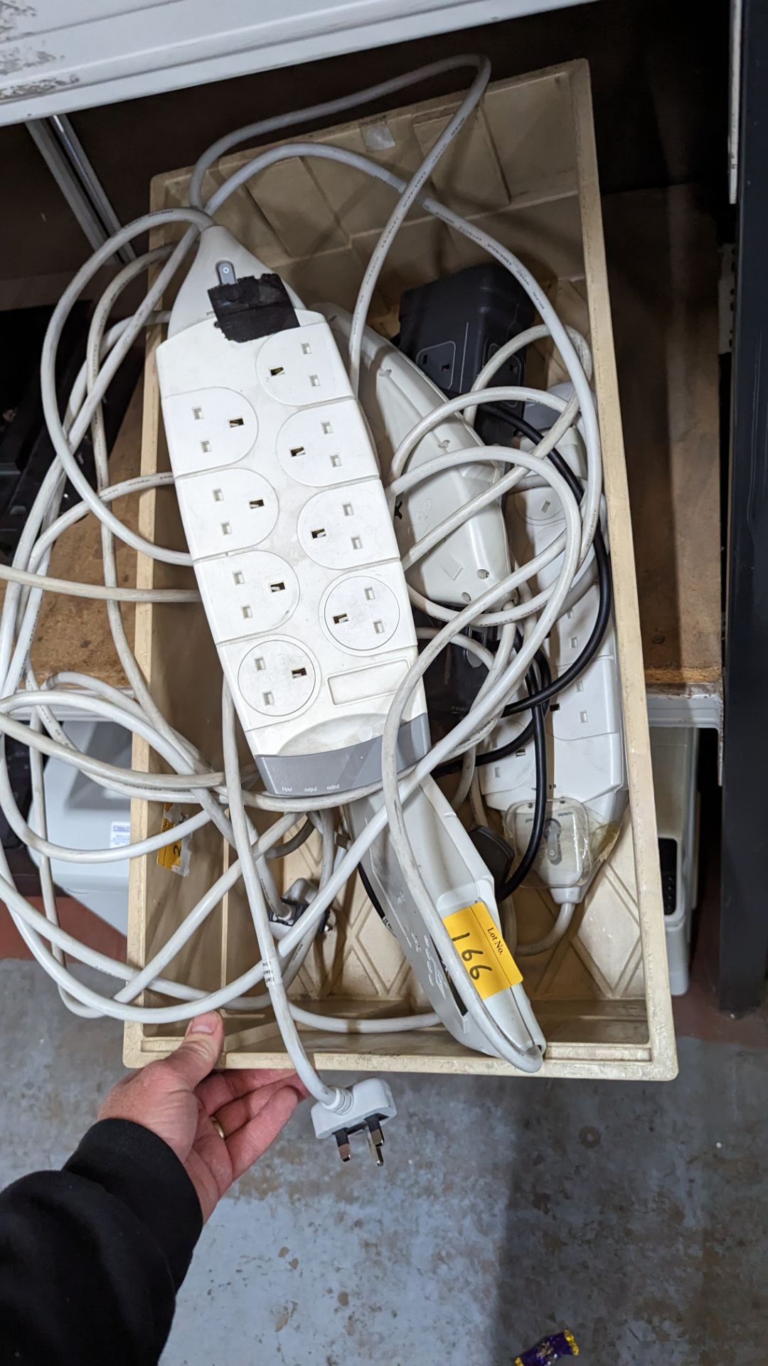 Quantity of multi-socket extension leads - crate excluded - Image 4 of 4