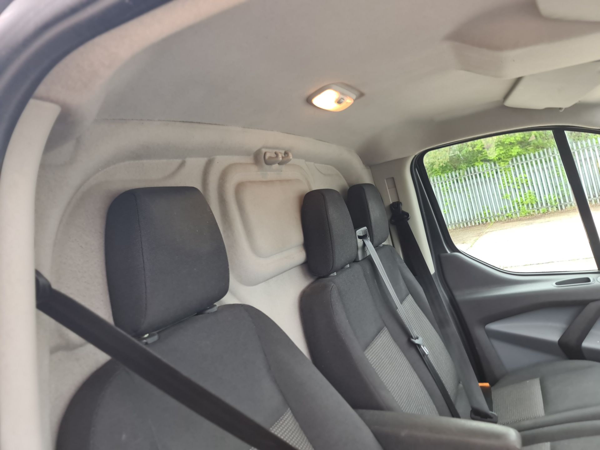 2018 Ford Transit Custom 270 panel van - Image 19 of 74