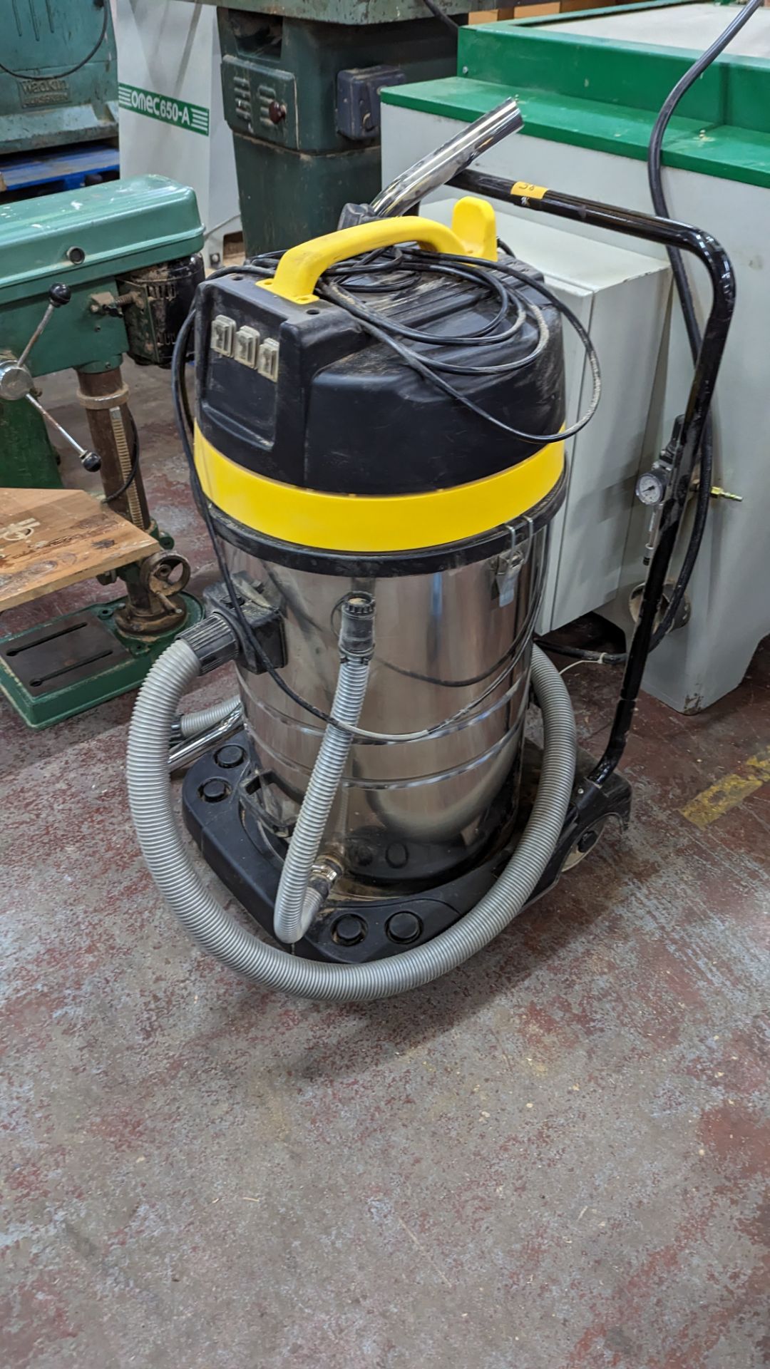 Commercial vacuum cleaner - Image 4 of 5