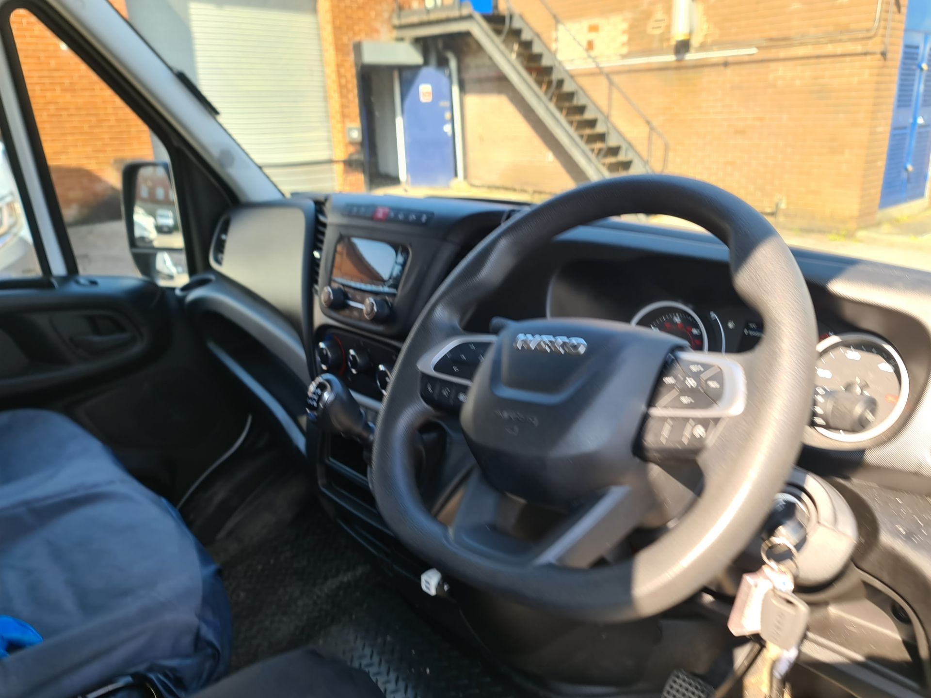 2020 Iveco Daily LWB high roof panel van - Image 9 of 21