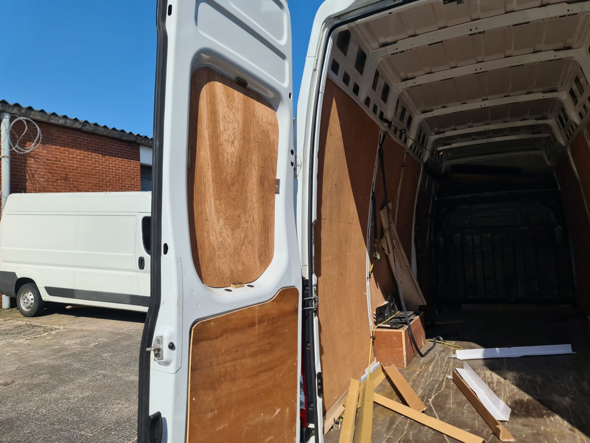 2020 Iveco Daily LWB high roof panel van - Image 17 of 21