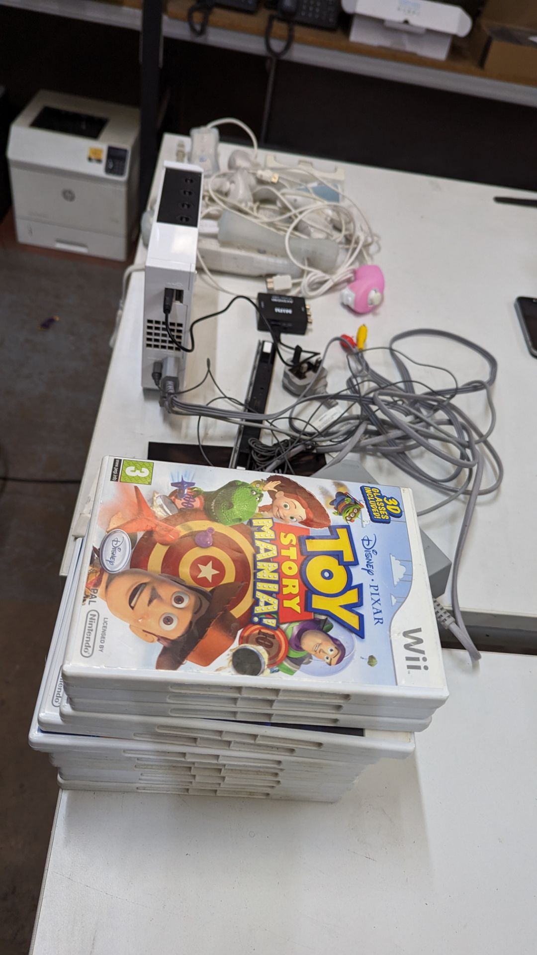 Nintendo Wii console plus 12 individually boxed games, 5 pairs of controllers which each comprise on - Image 16 of 16