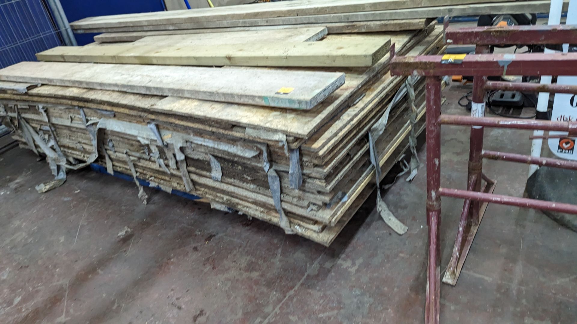 Stack of assorted OSB boards & other materials - Image 2 of 11