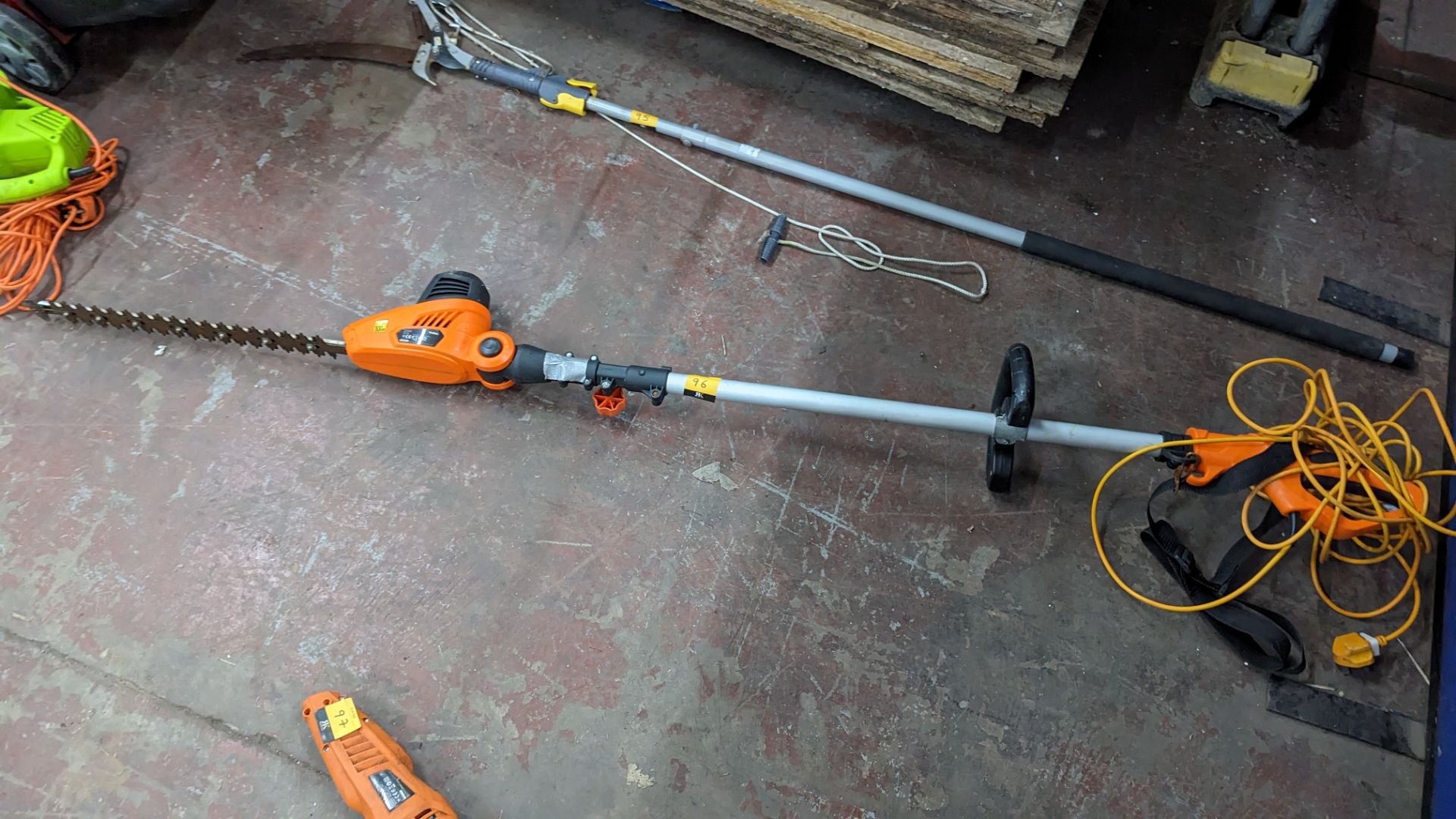 Von Haus electric pole hedge trimmer