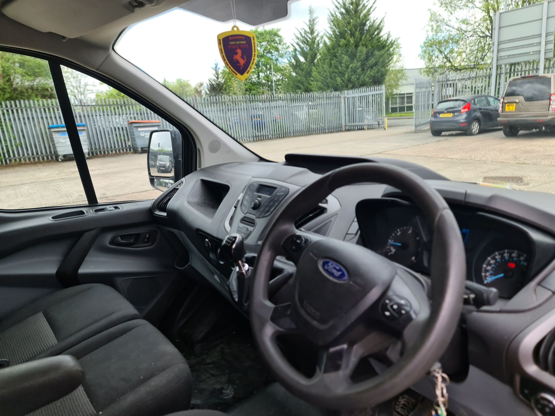 2018 Ford Transit Custom 270 panel van - Image 25 of 74