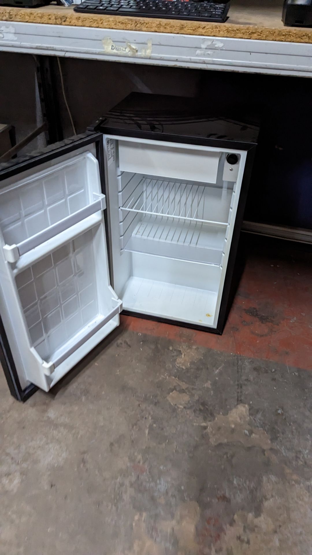 Vitrifrigo executive fridge with small ice tray - Image 5 of 8