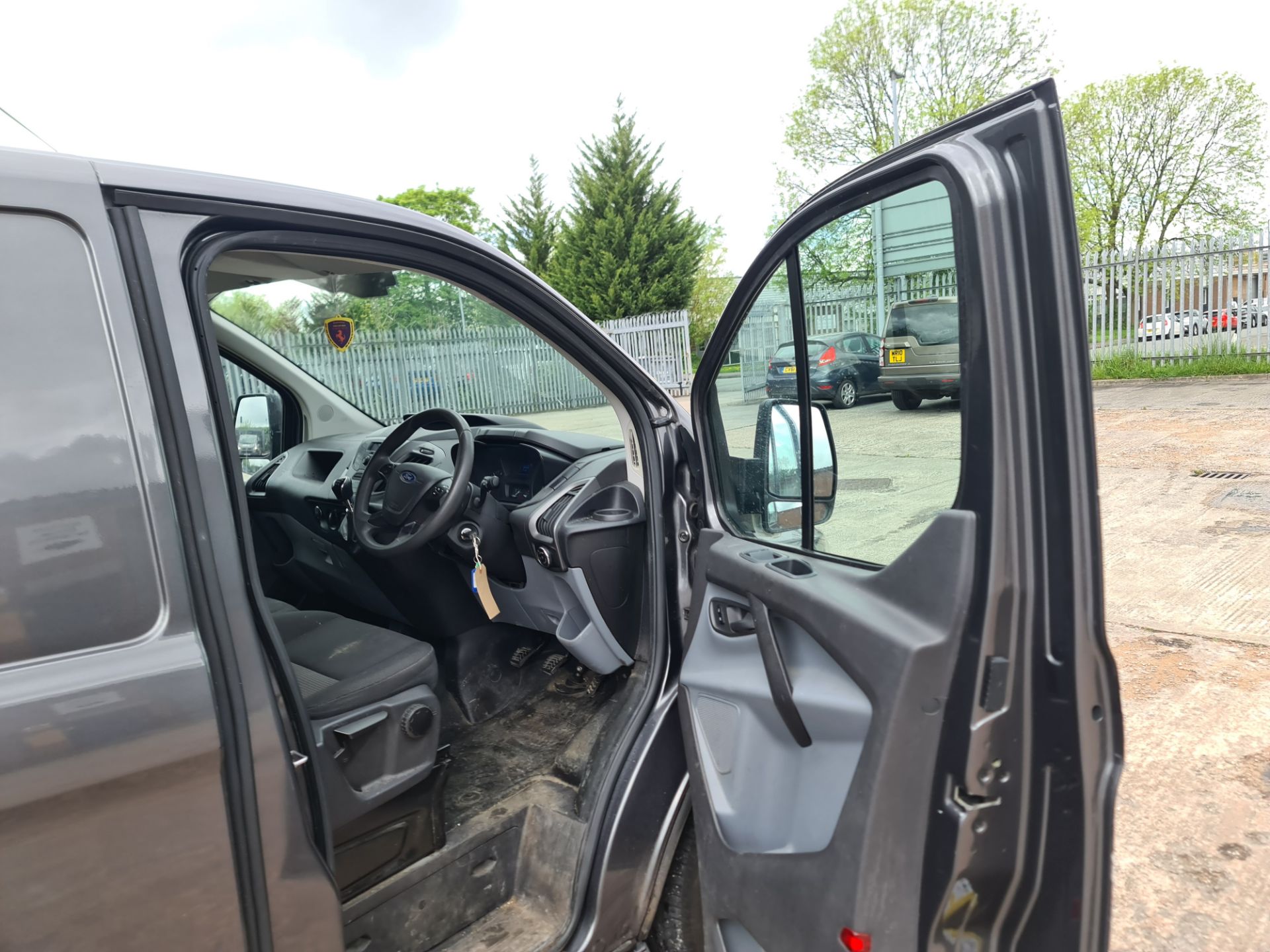 2018 Ford Transit Custom 270 panel van - Image 11 of 74