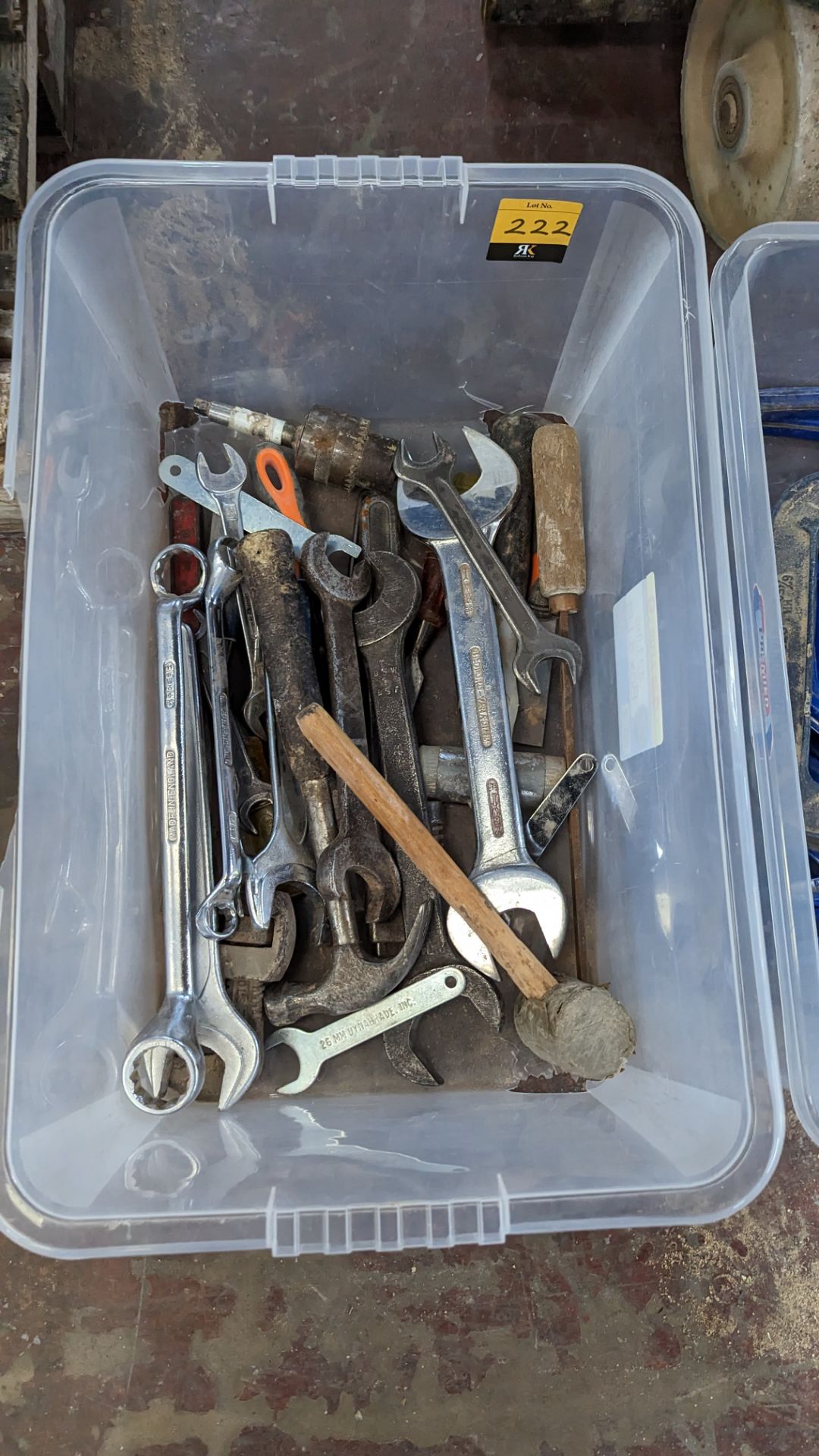 The contents of a crate of hand tools - Image 2 of 4