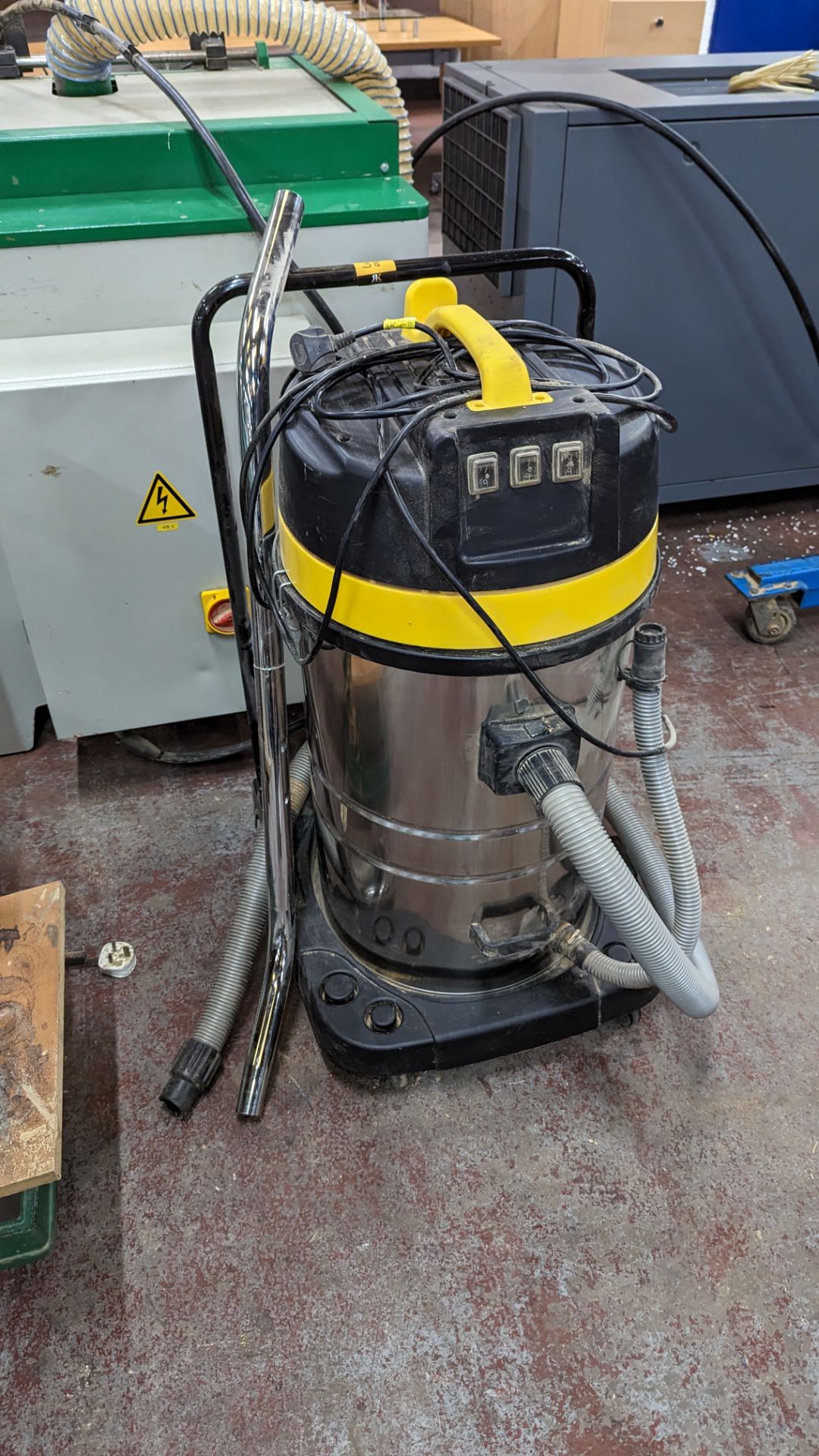 Commercial vacuum cleaner