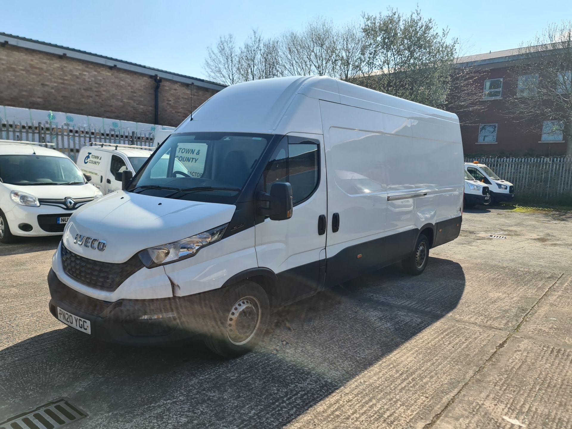 2020 Iveco Daily LWB high roof panel van - Image 3 of 21